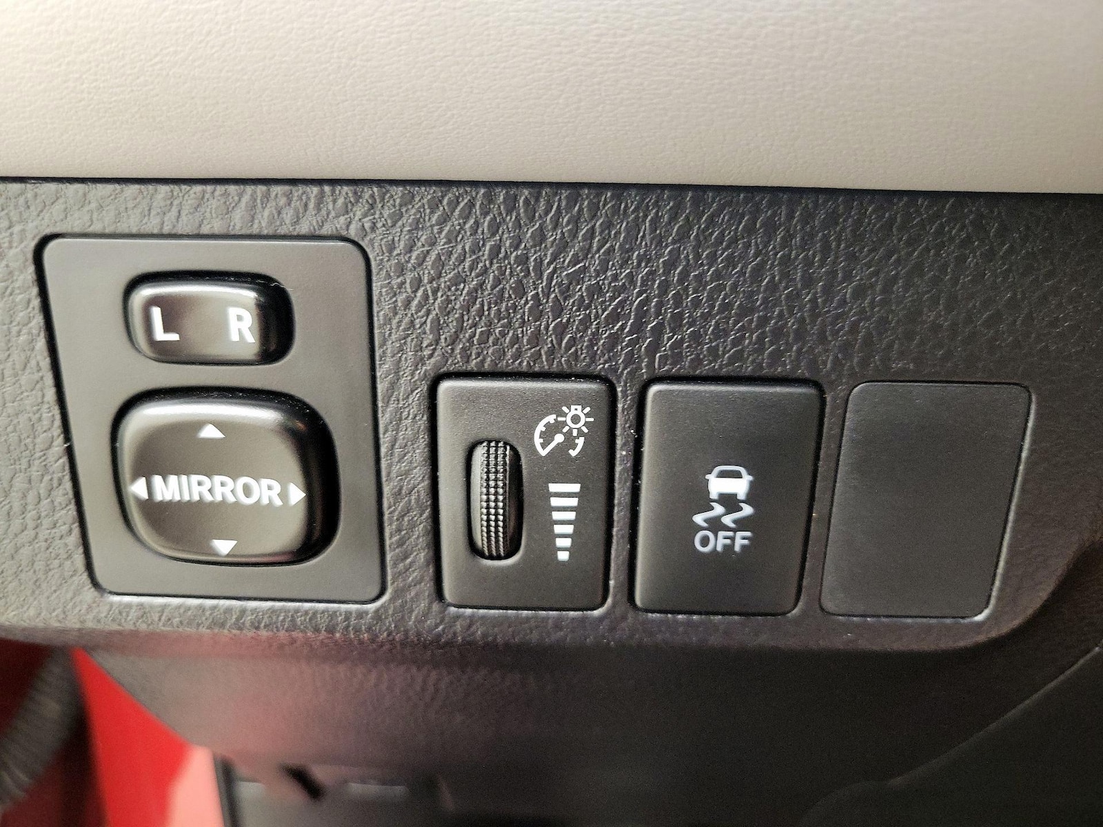 2015 Toyota RAV4 XLE - Photo 14