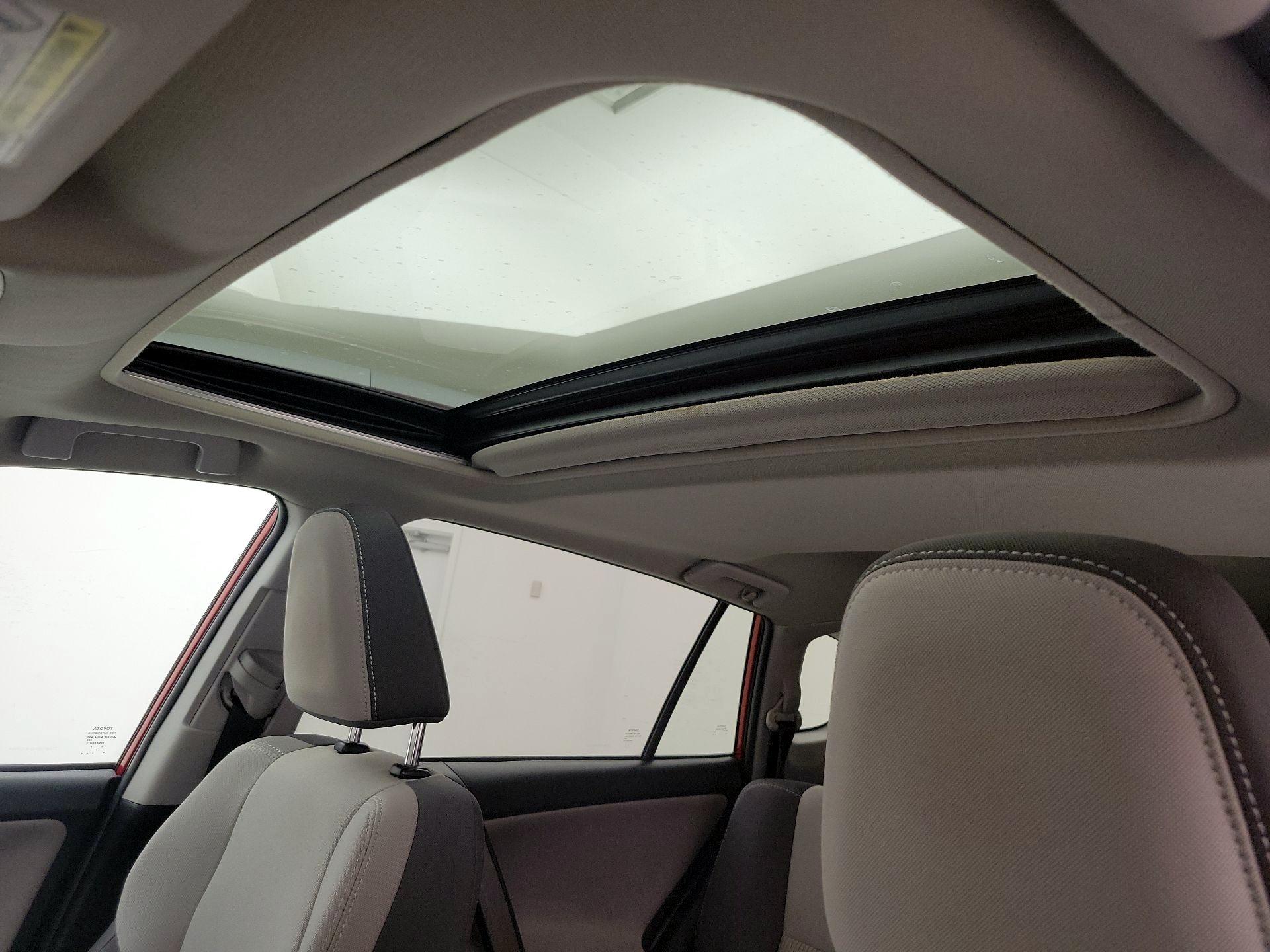 Thumbnail: 2015 Toyota RAV4 - 19