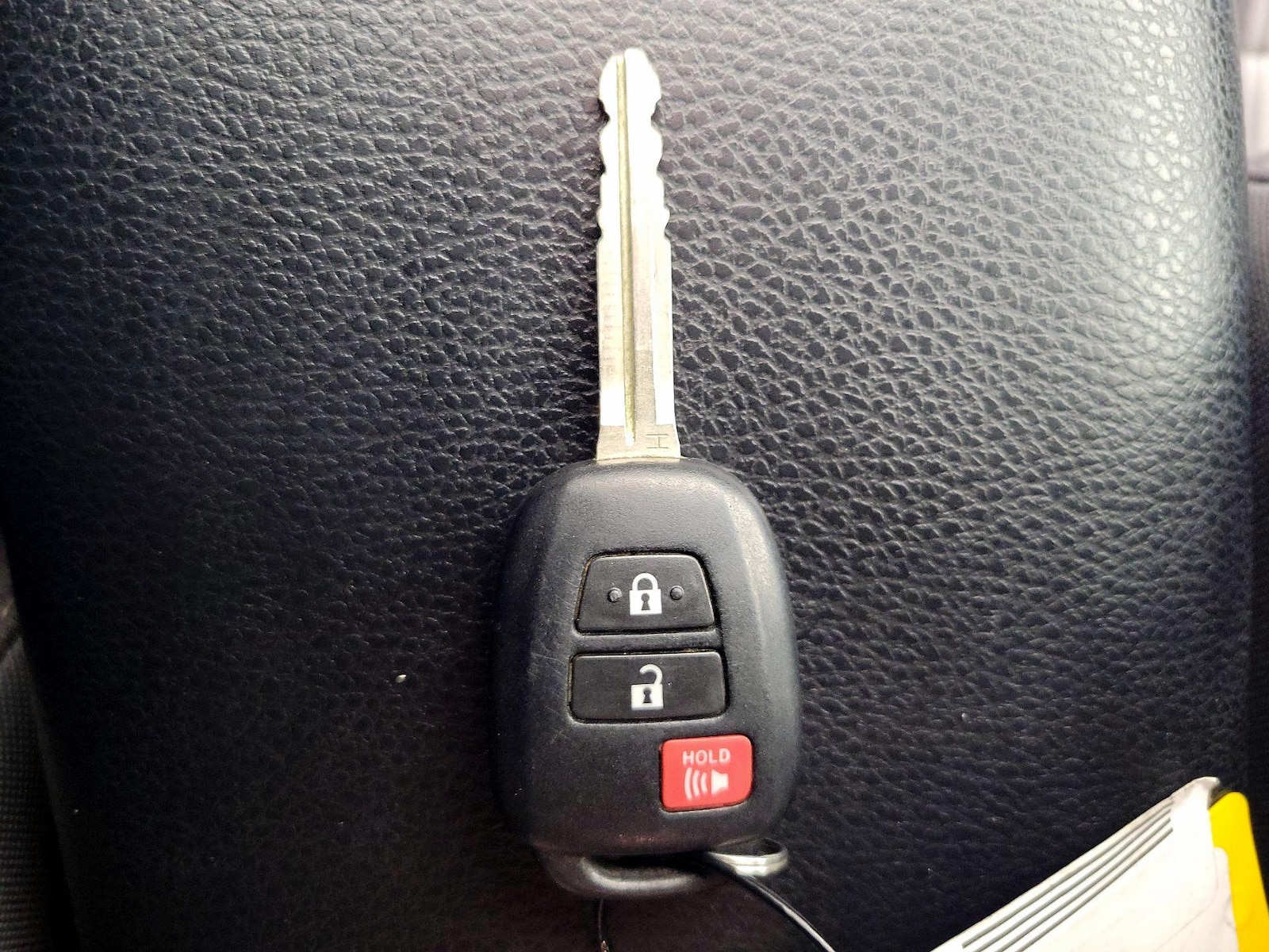 2015 Toyota RAV4 XLE - Photo 25