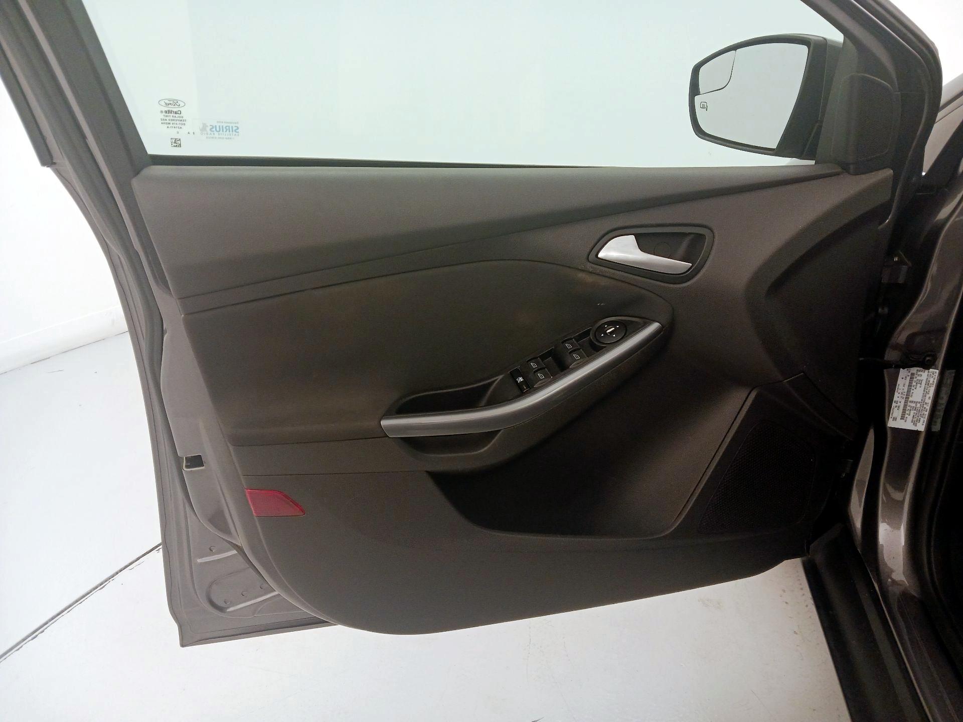Thumbnail: 2014 Ford Focus - 12