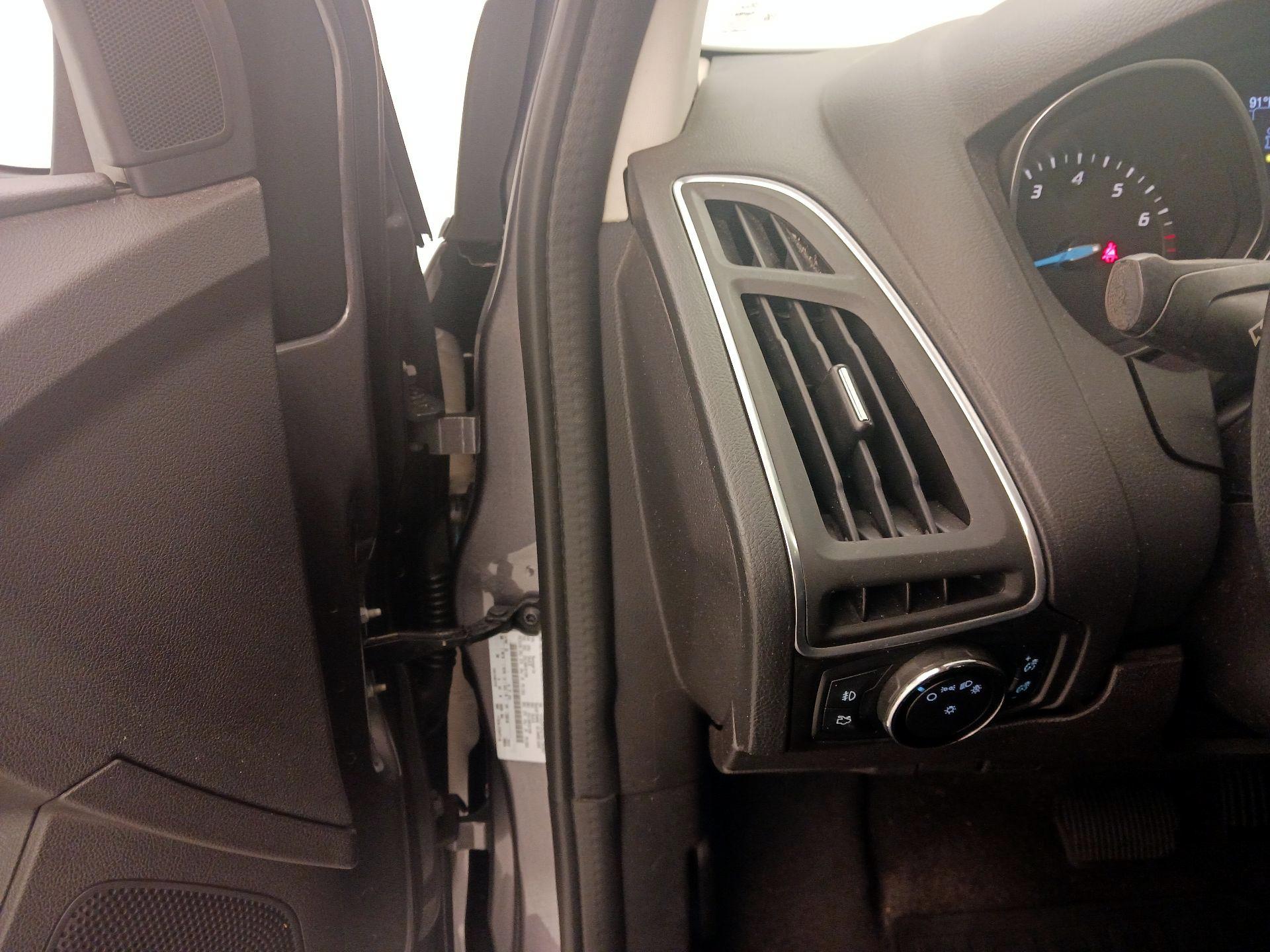 Thumbnail: 2014 Ford Focus - 13