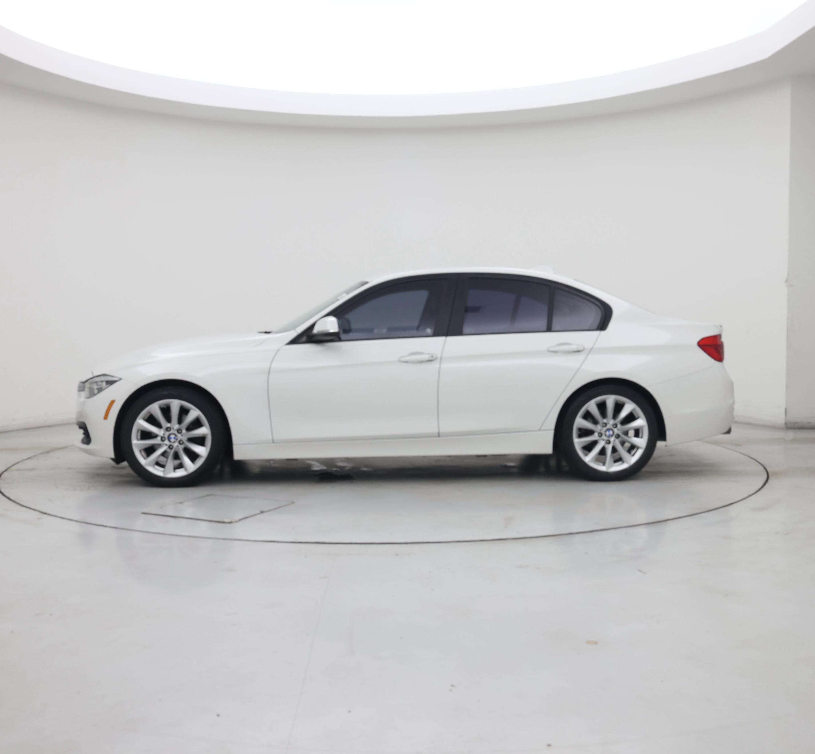 Thumbnail: 2018 BMW 3 Series - 3