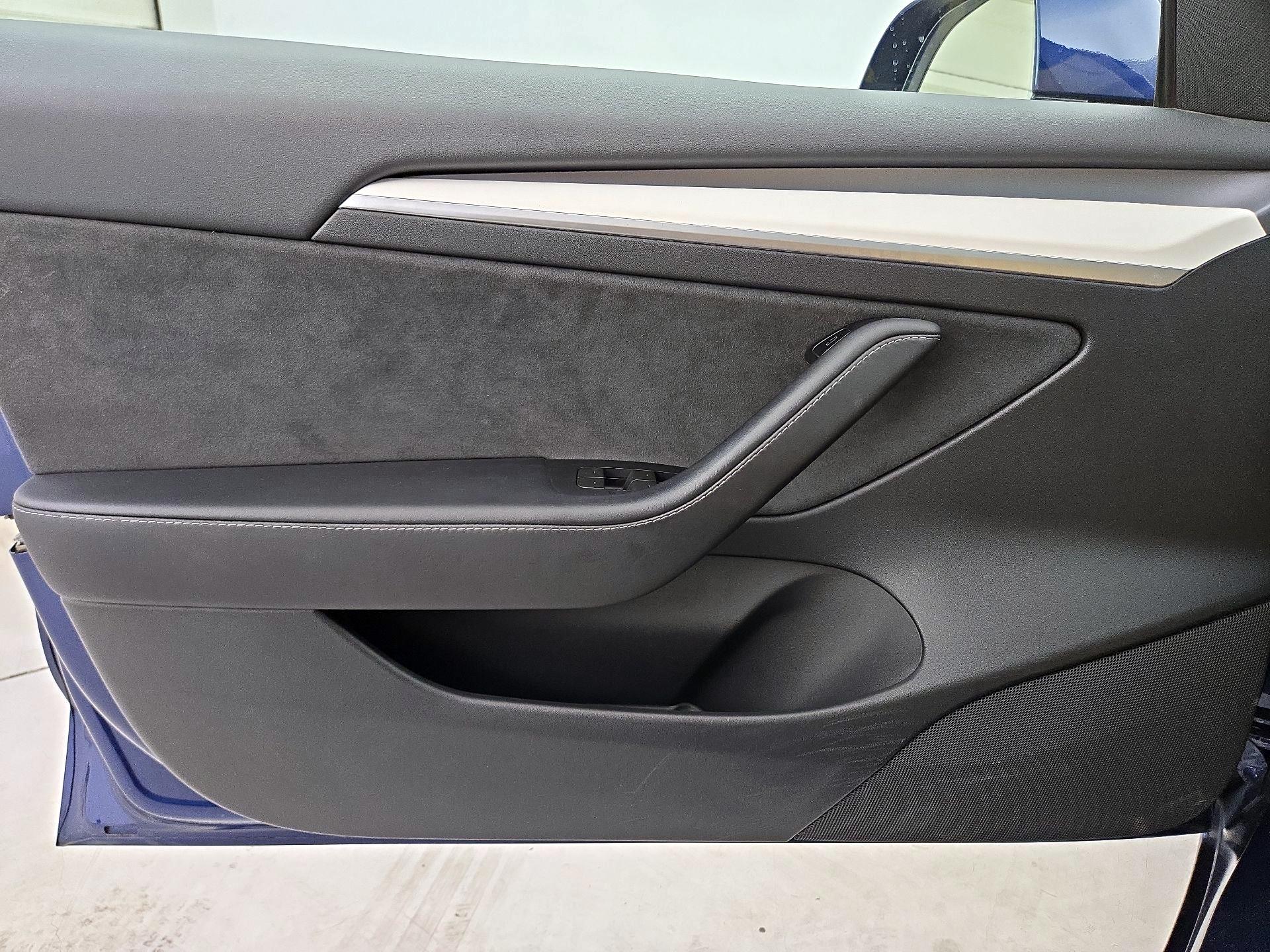 Thumbnail: 2023 Tesla Model 3 - 12