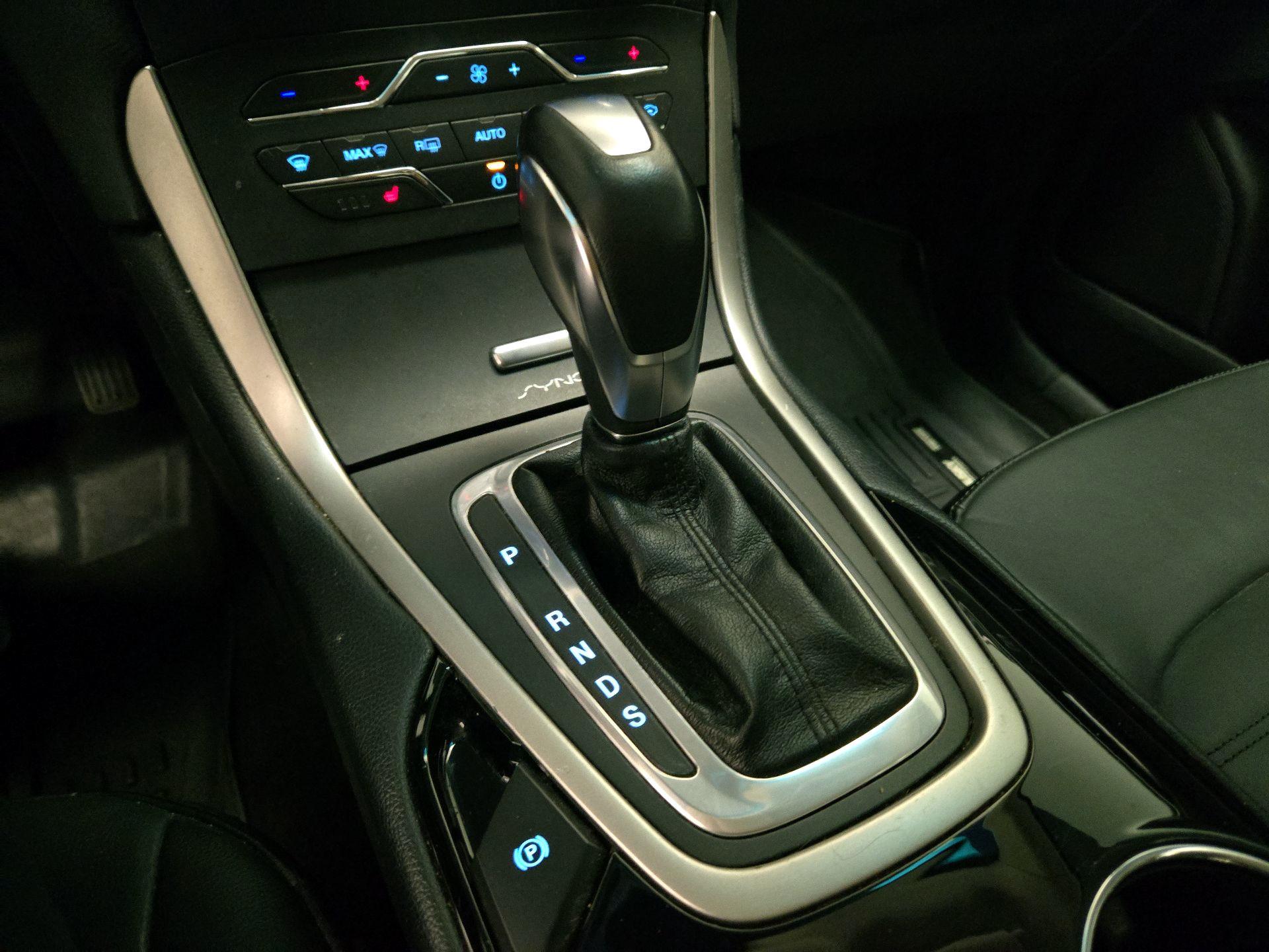 Thumbnail: 2017 Ford Edge - 18