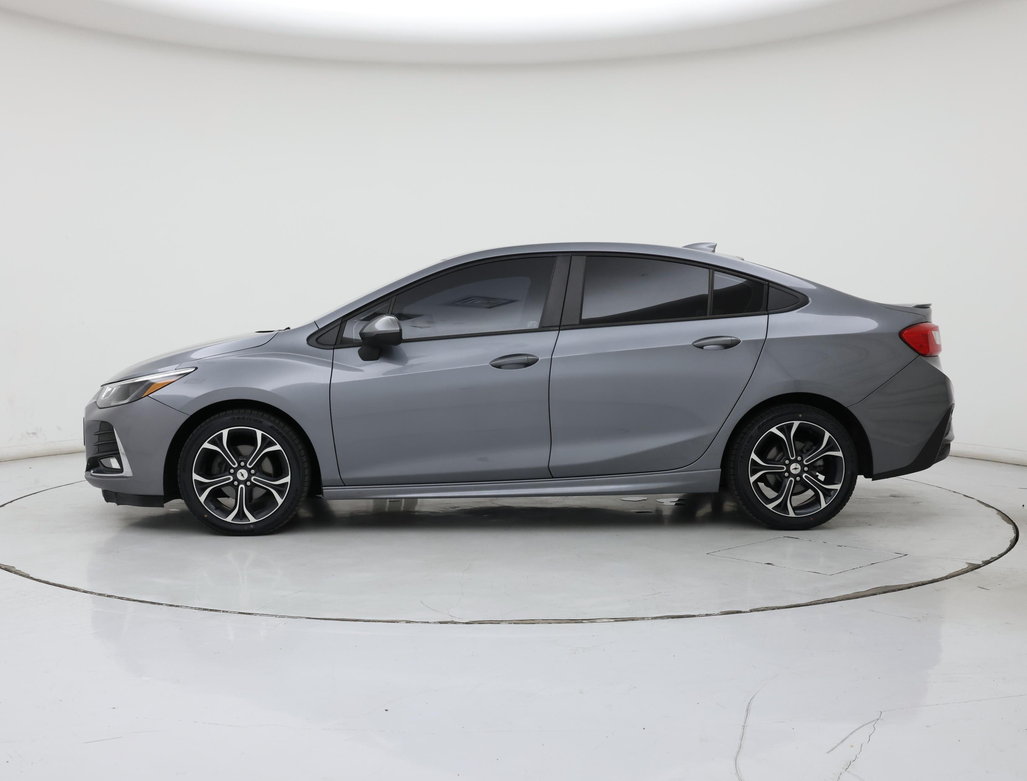 Thumbnail: 2019 Chevrolet Cruze - 3