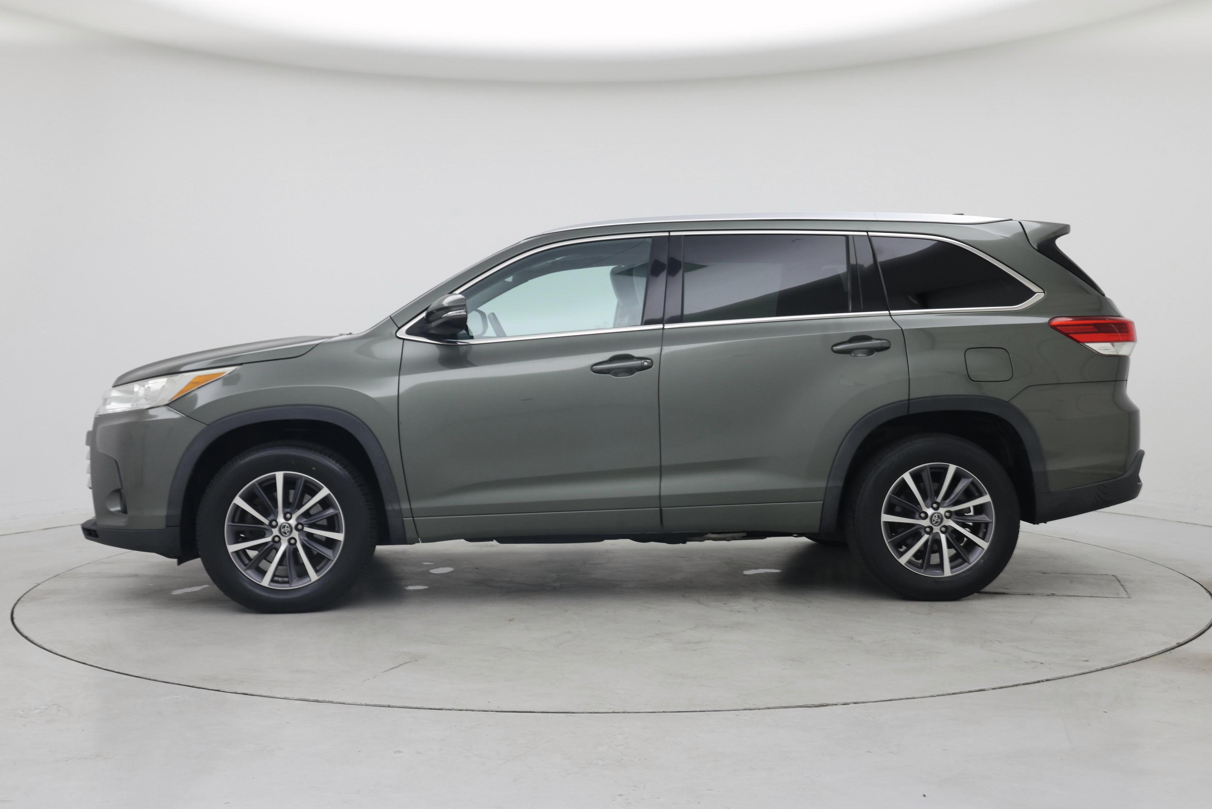 Thumbnail: 2017 Toyota Highlander - 3