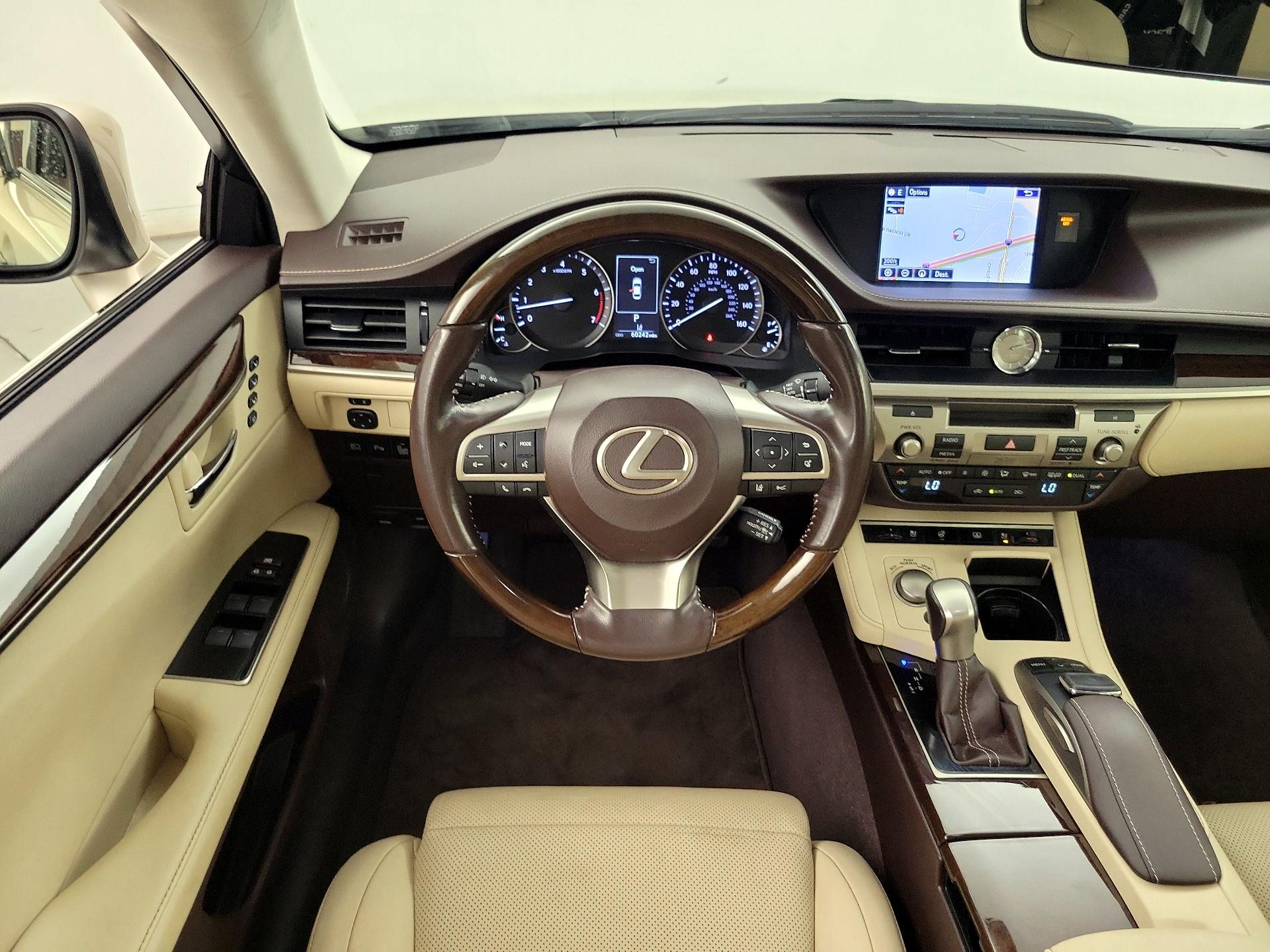 Thumbnail: 2016 Lexus ES - 10