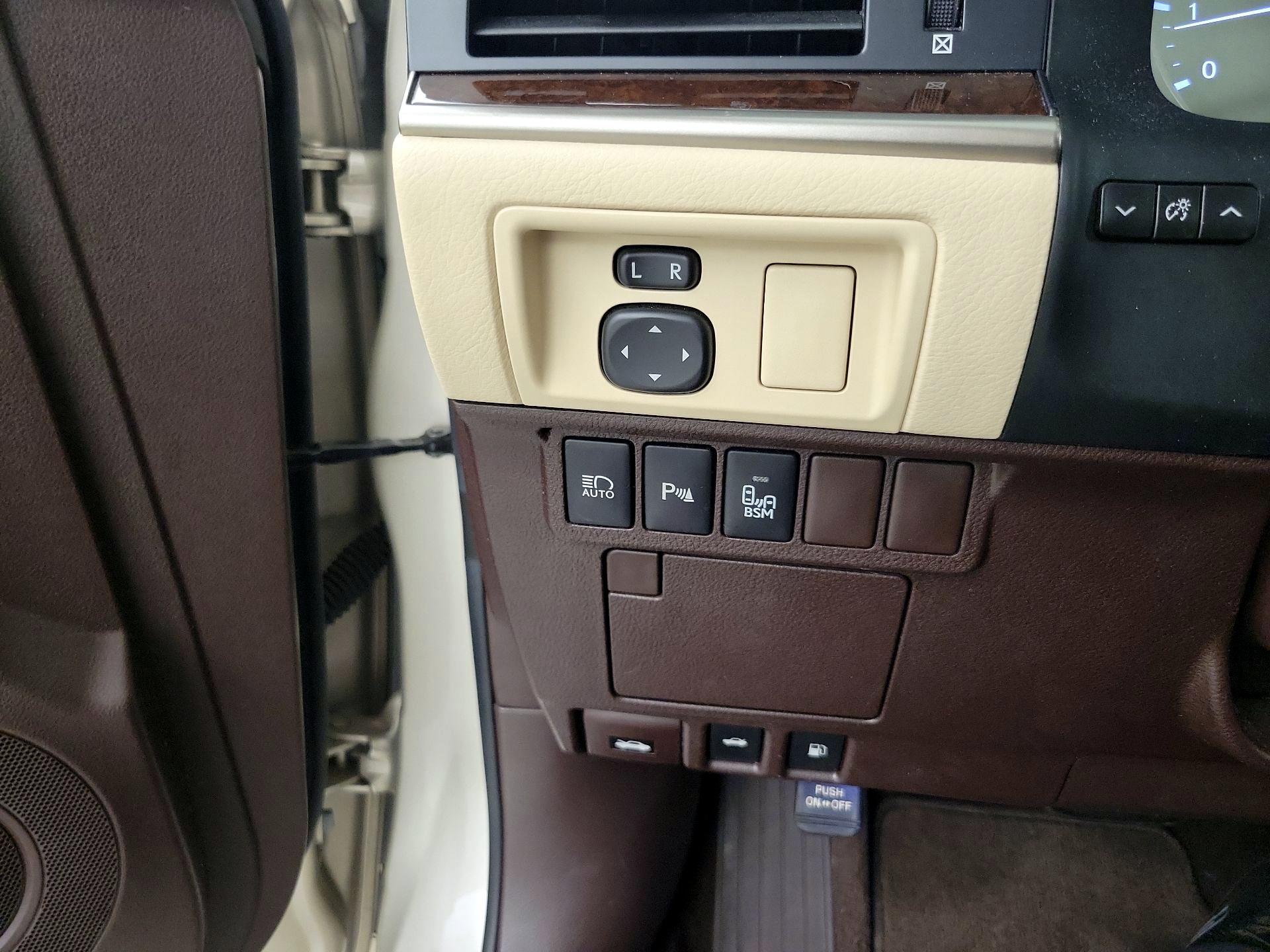 Thumbnail: 2016 Lexus ES - 13