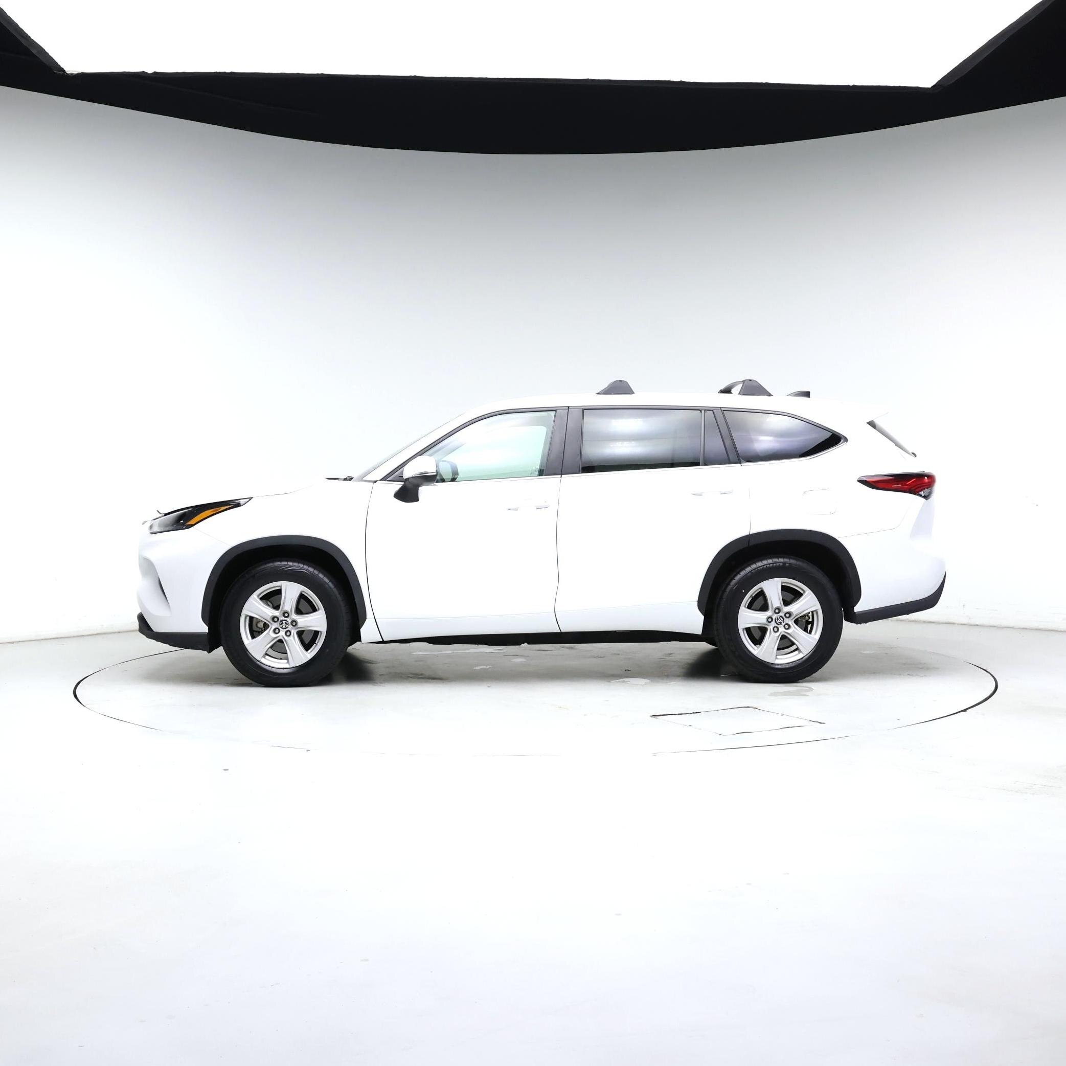 Thumbnail: 2023 Toyota Highlander - 3