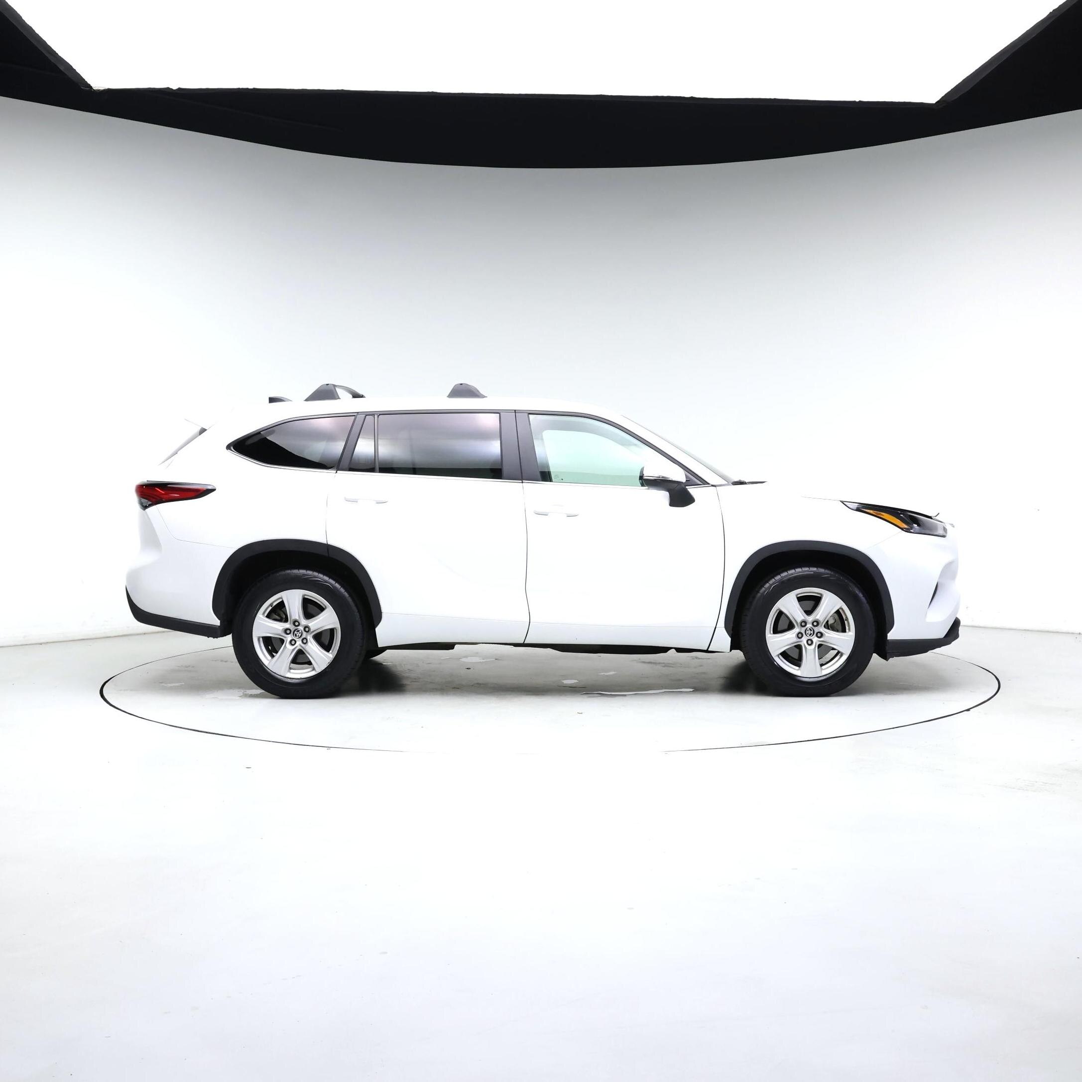 Thumbnail: 2023 Toyota Highlander - 7
