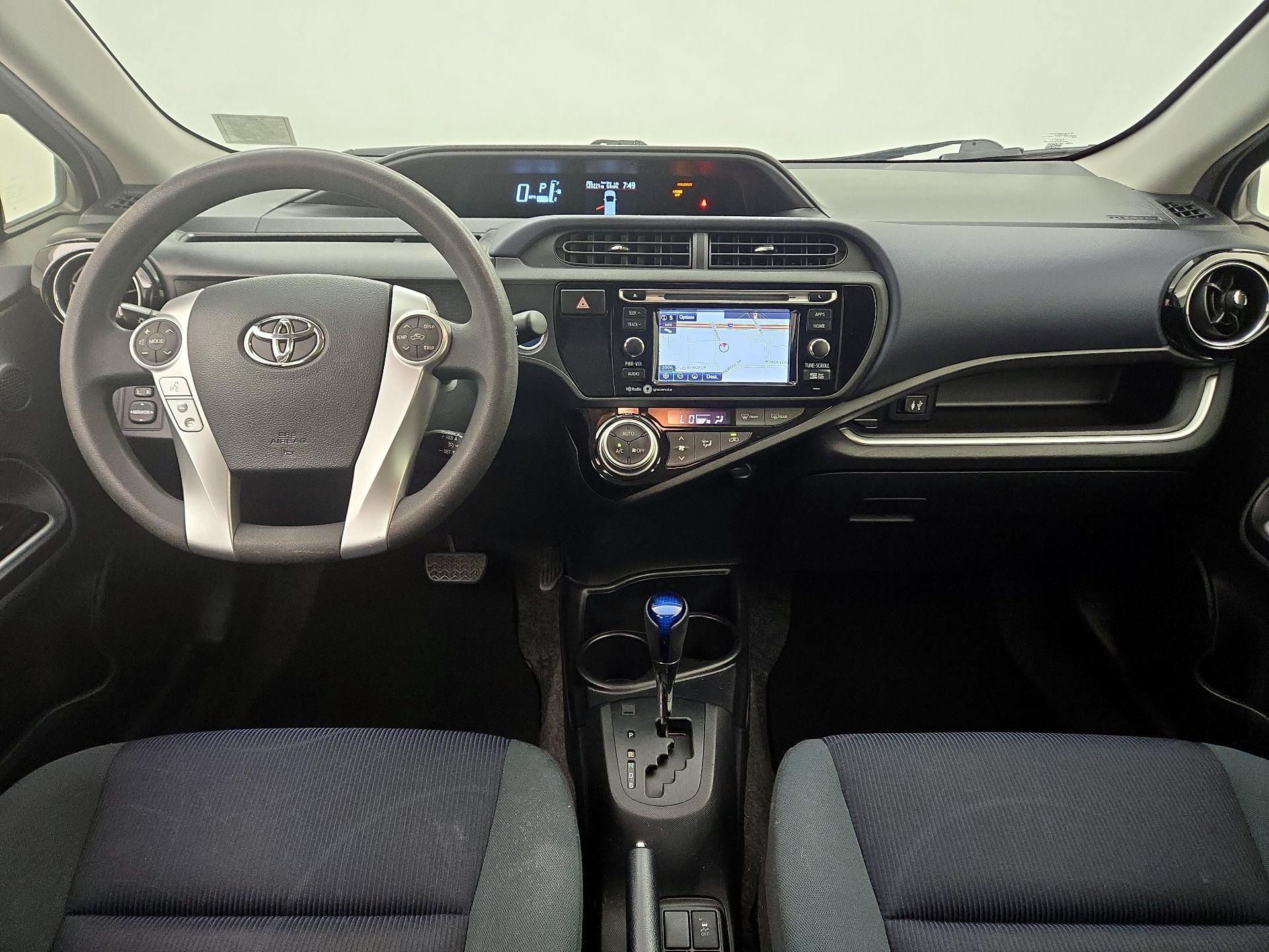 Thumbnail: 2015 Toyota Prius c - 9