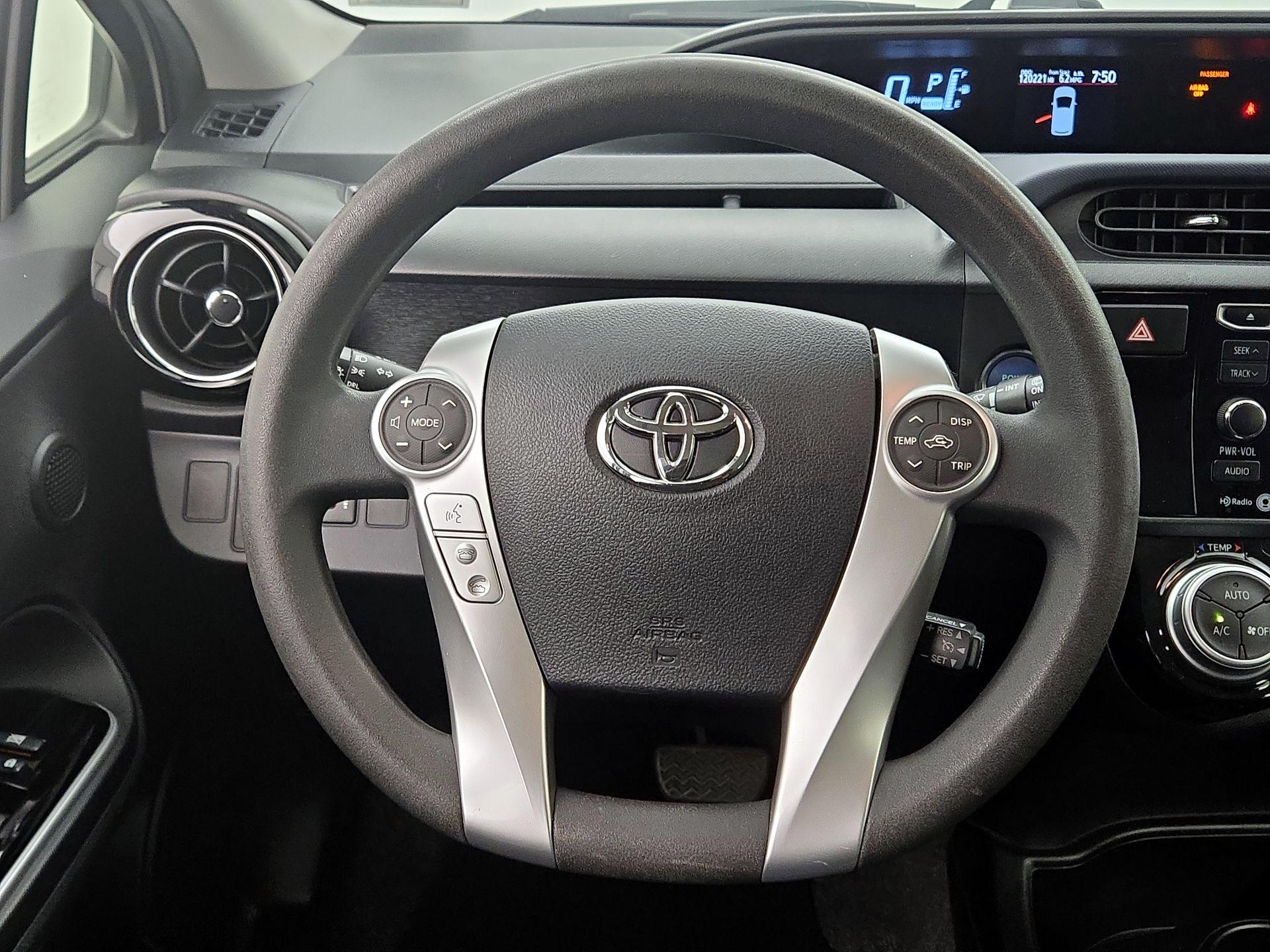 Thumbnail: 2015 Toyota Prius c - 10