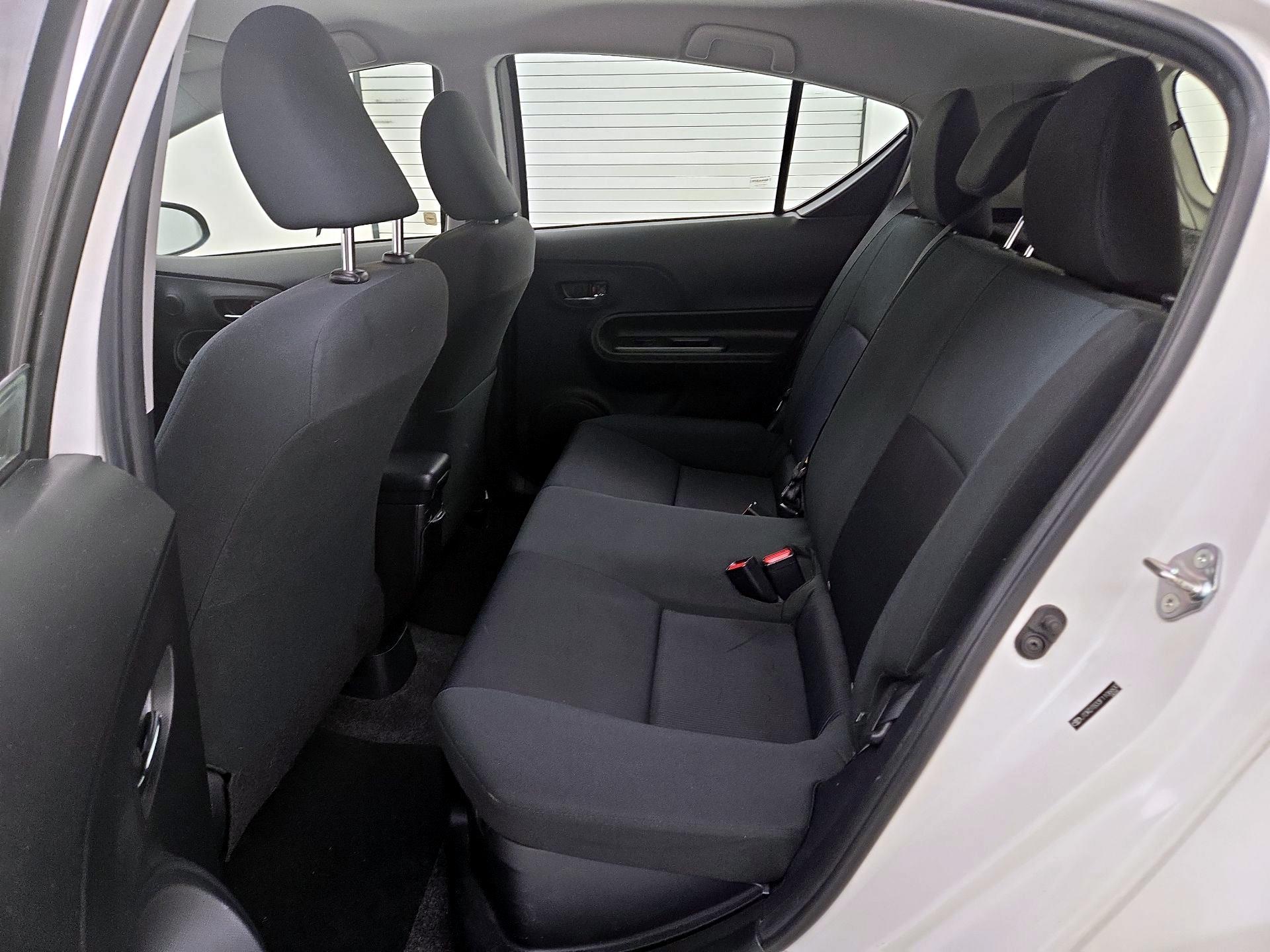 Thumbnail: 2015 Toyota Prius c - 18