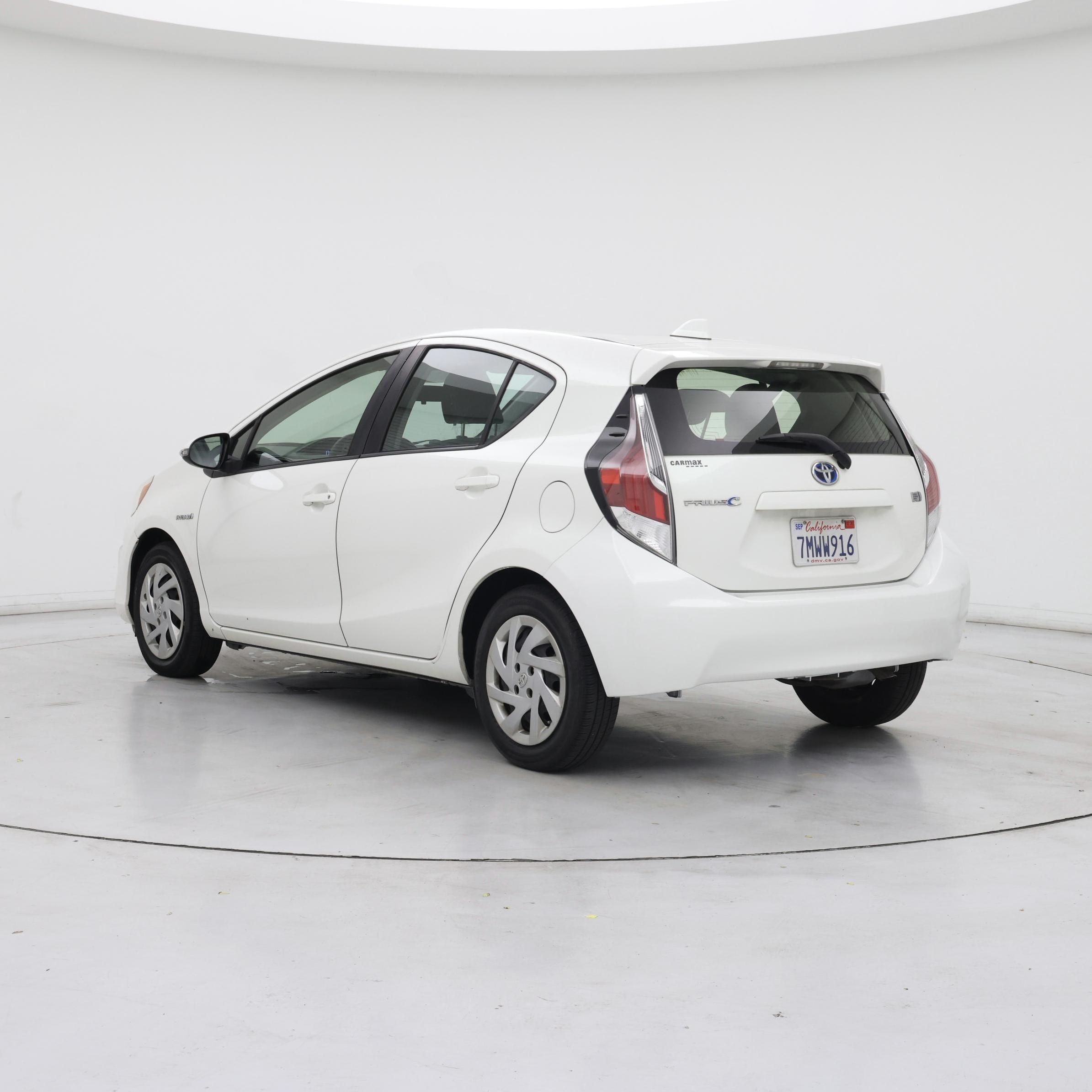 Thumbnail: 2015 Toyota Prius c - 2
