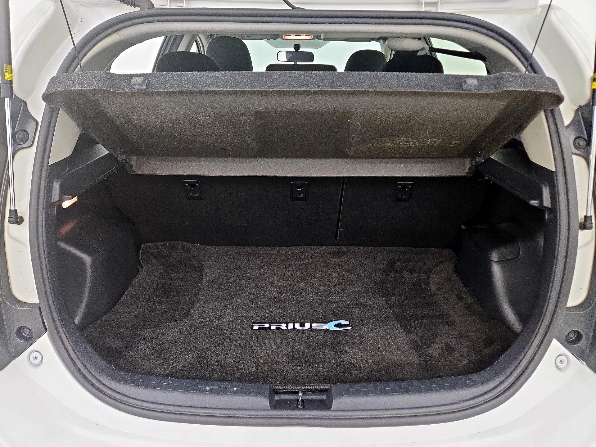 Thumbnail: 2015 Toyota Prius c - 19