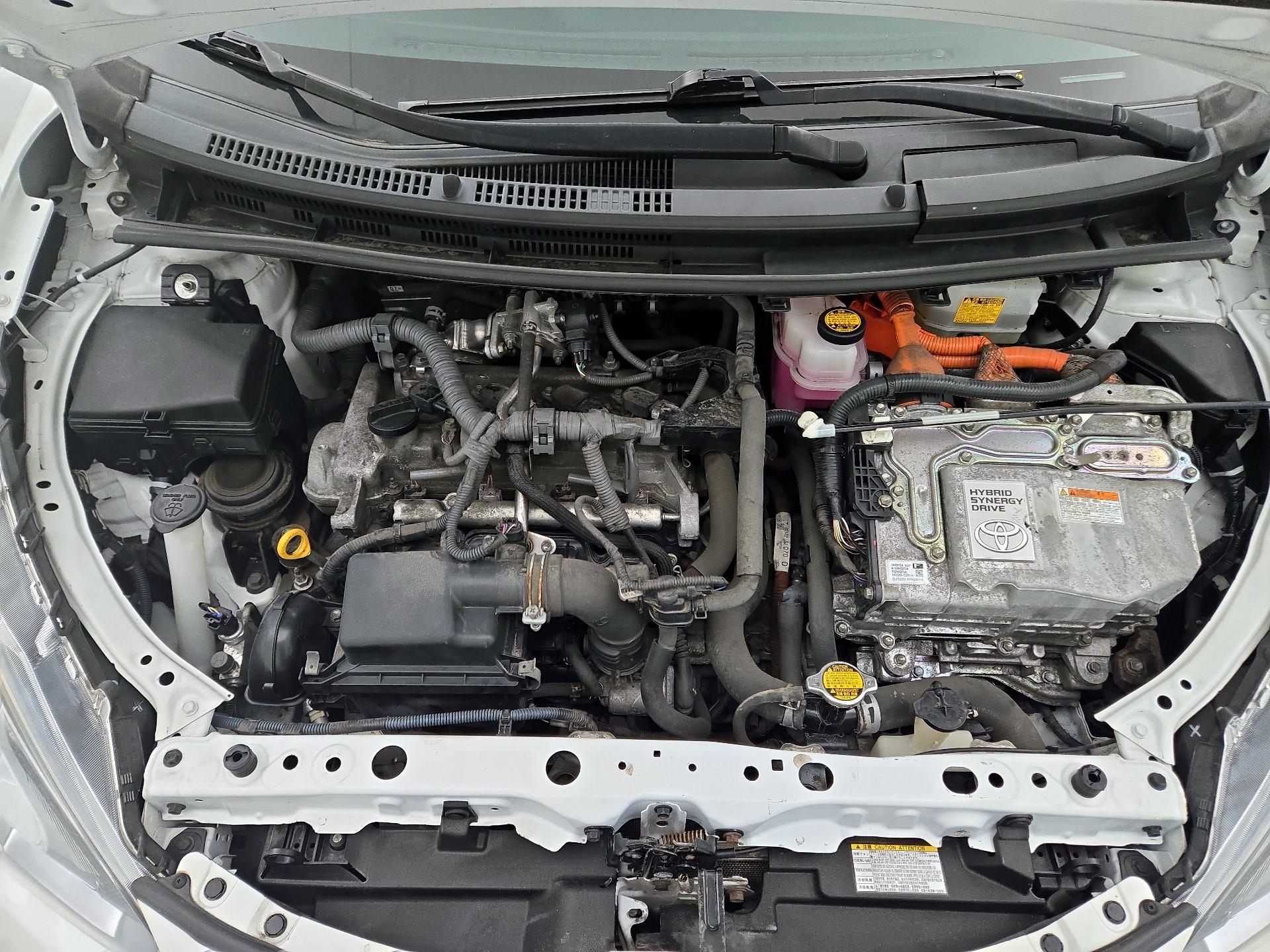 Thumbnail: 2015 Toyota Prius c - 20