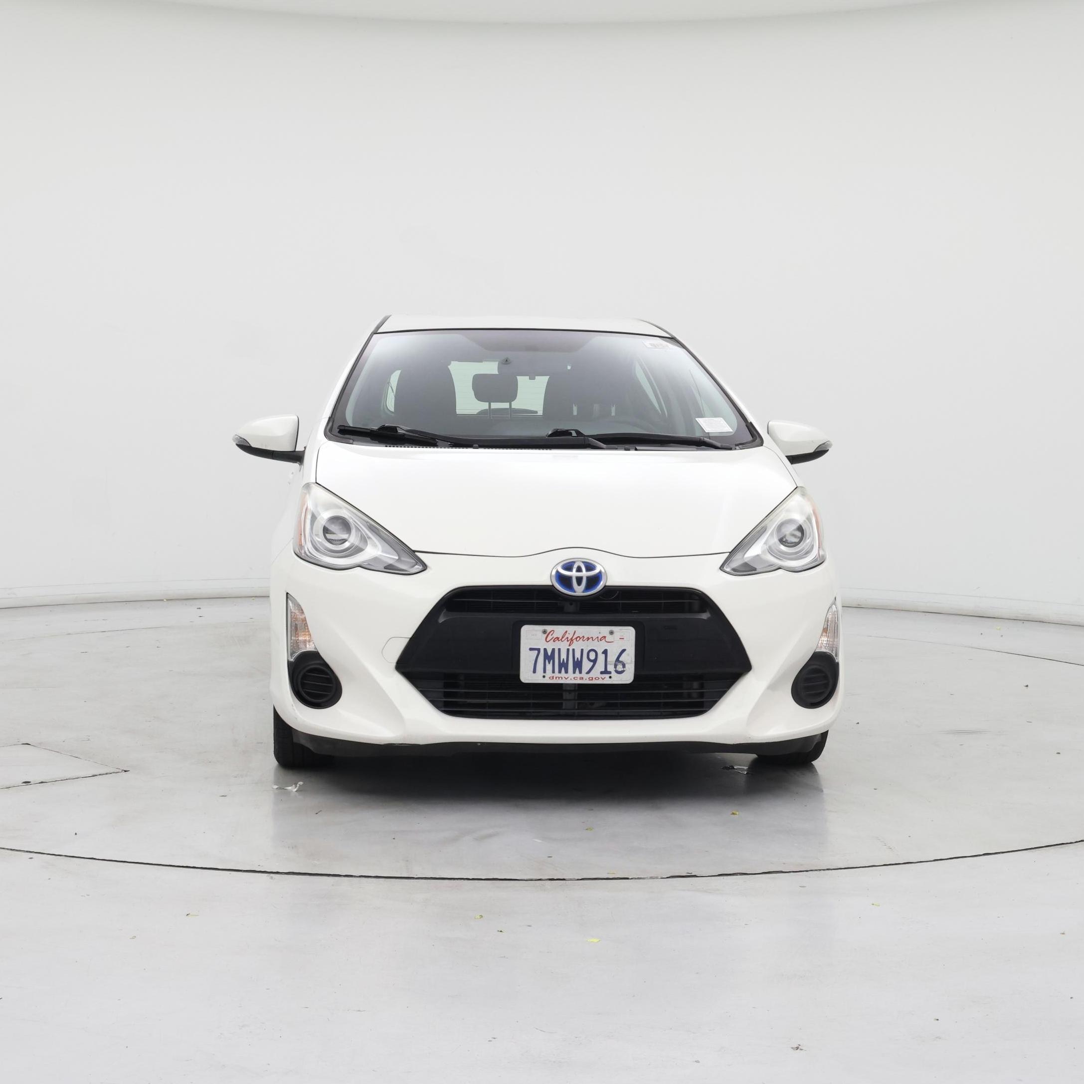 Thumbnail: 2015 Toyota Prius c - 5