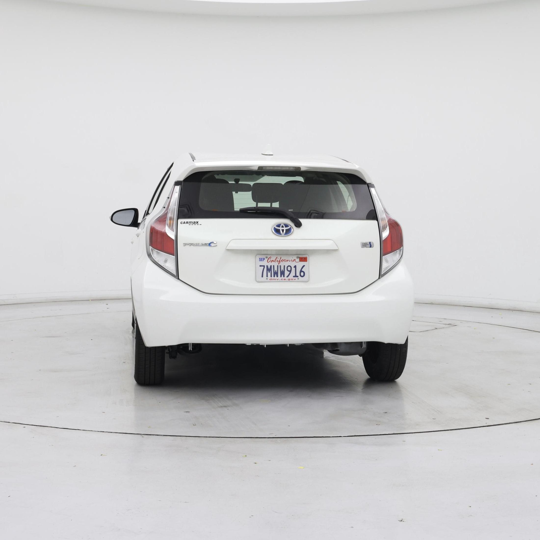Thumbnail: 2015 Toyota Prius c - 6