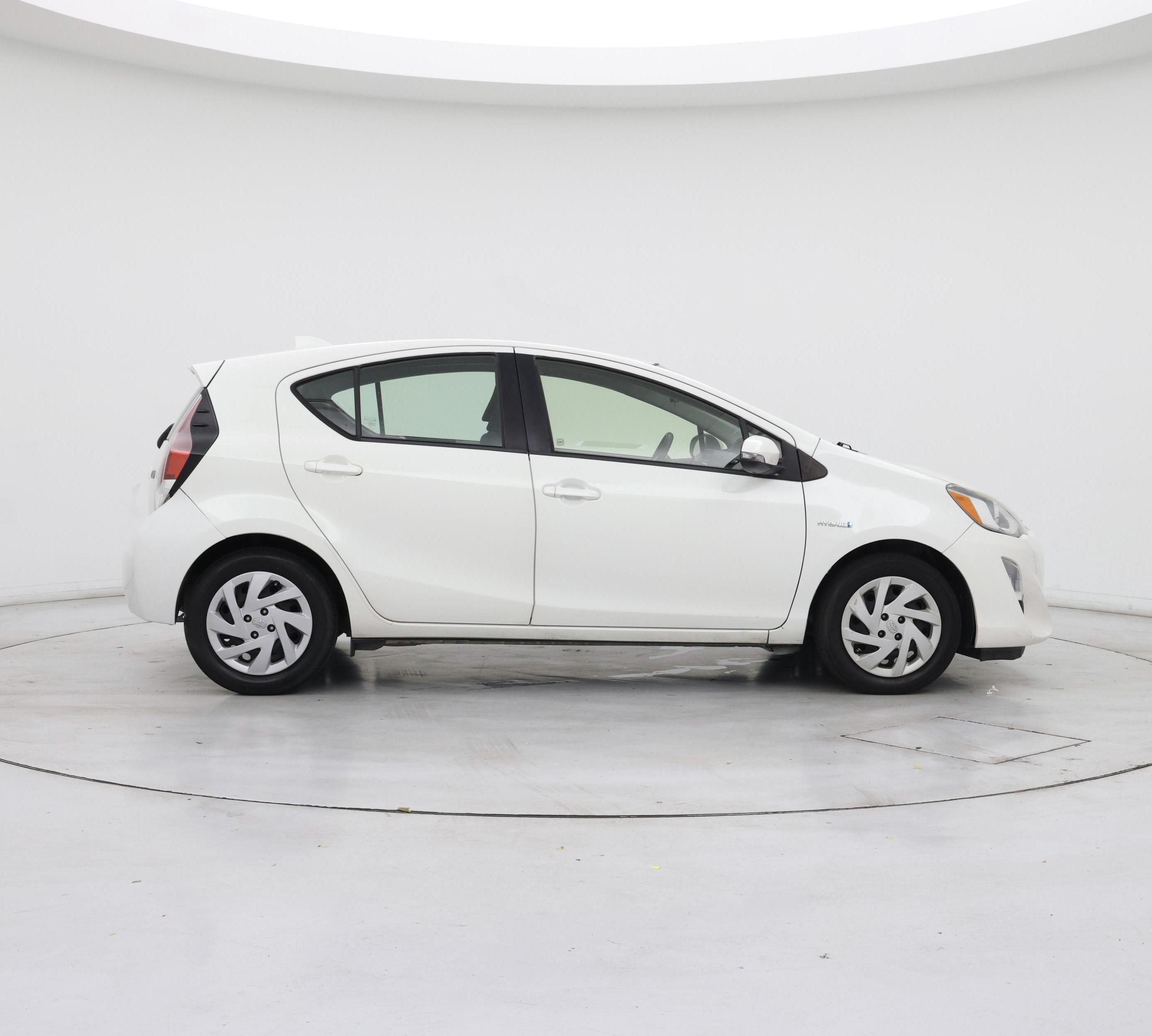 Thumbnail: 2015 Toyota Prius c - 7
