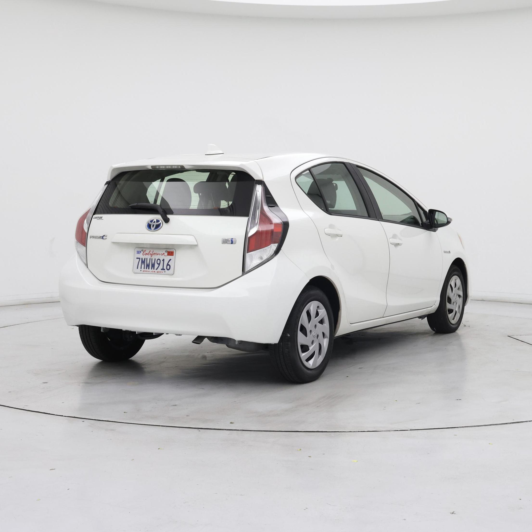 Thumbnail: 2015 Toyota Prius c - 8