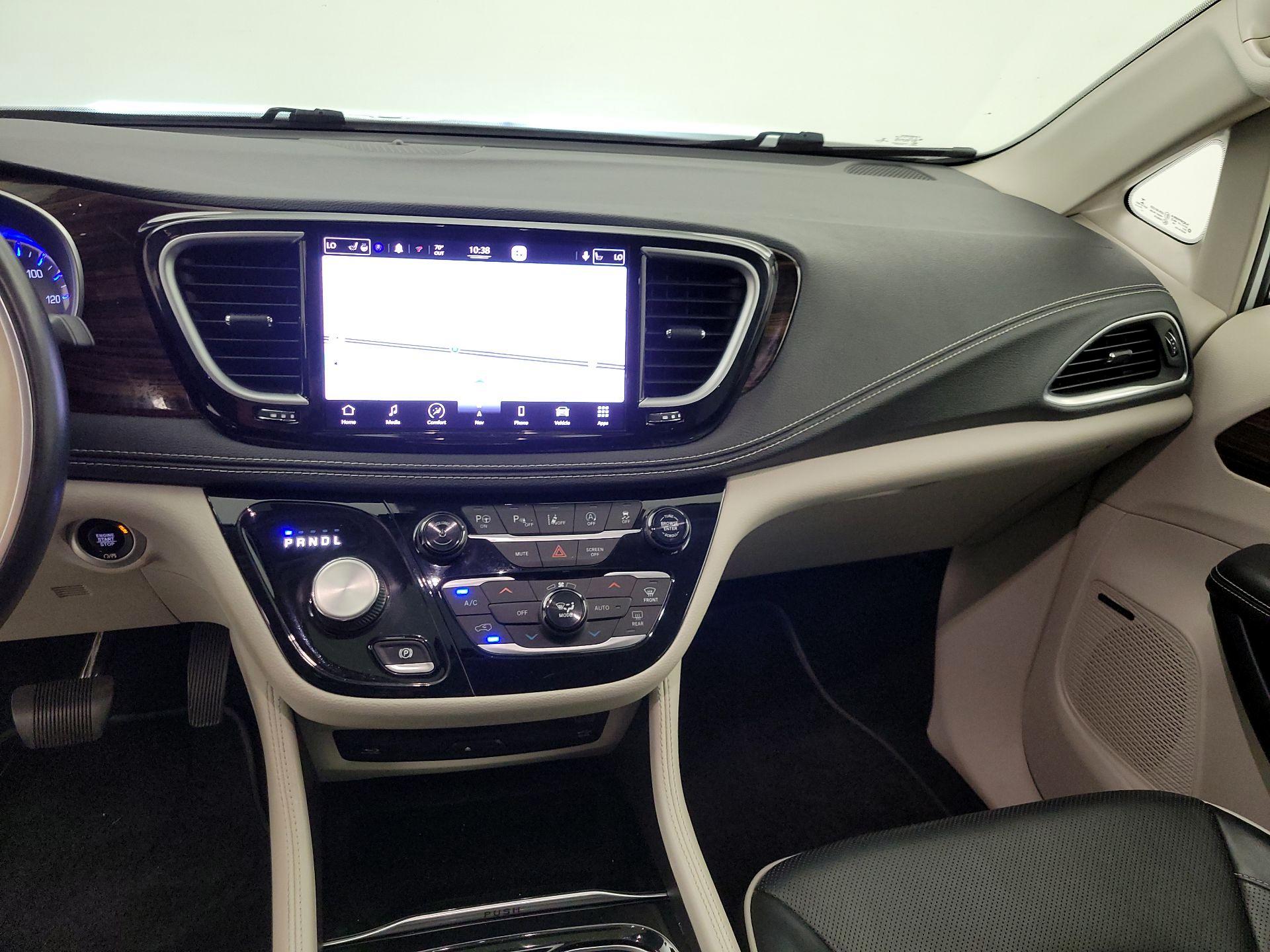 Thumbnail: 2021 Chrysler Pacifica - 9