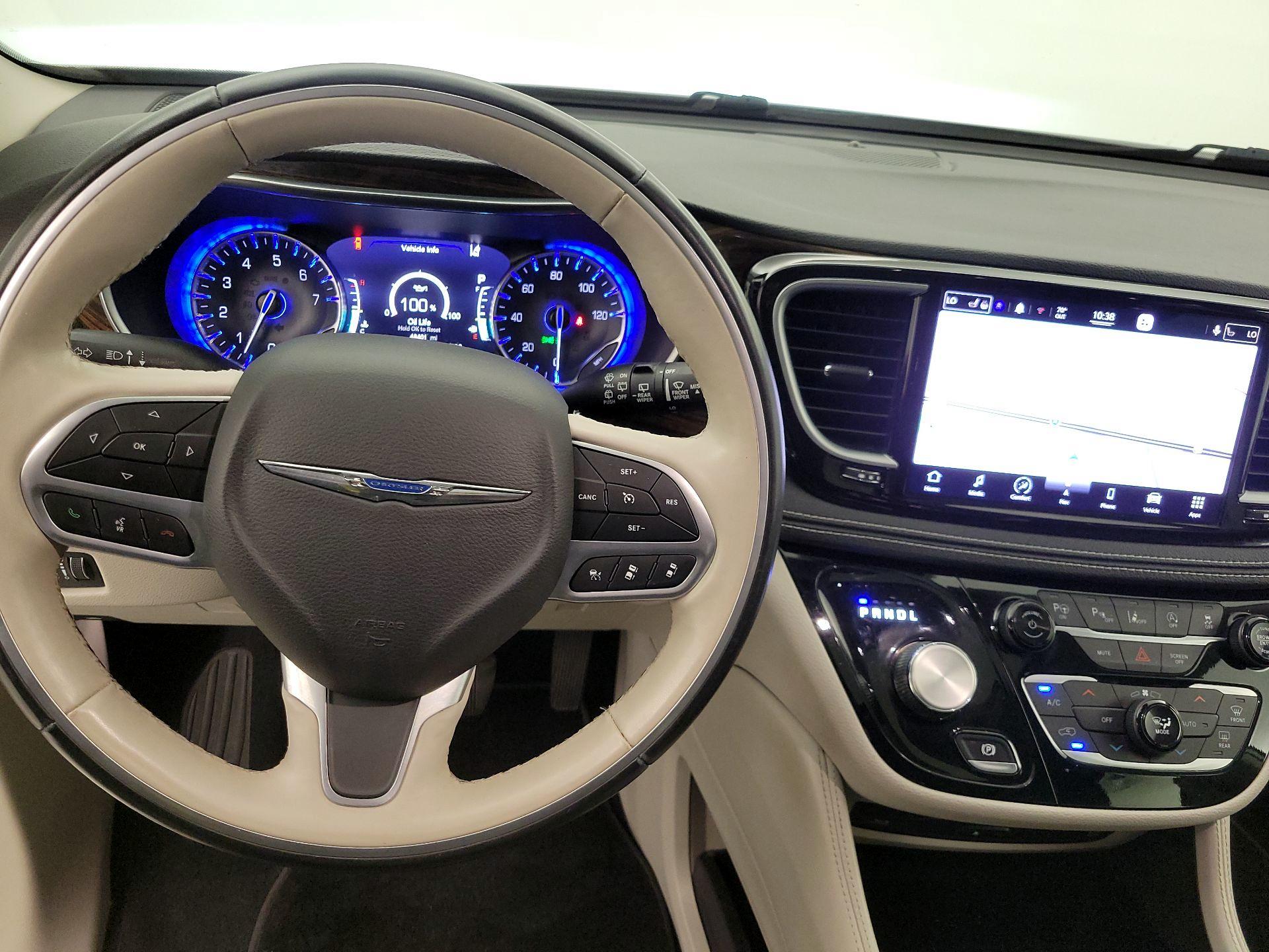 Thumbnail: 2021 Chrysler Pacifica - 10