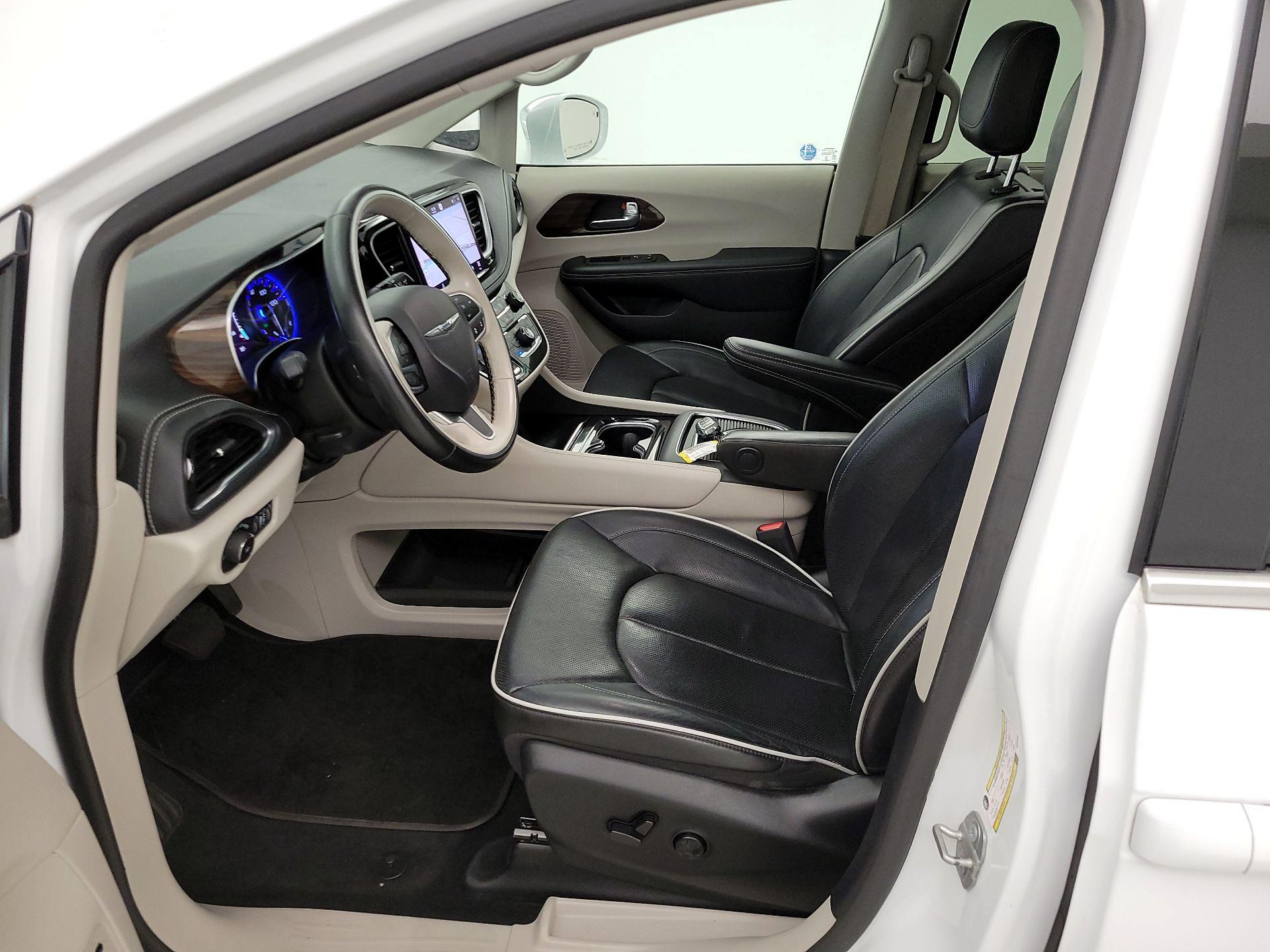 Thumbnail: 2021 Chrysler Pacifica - 11