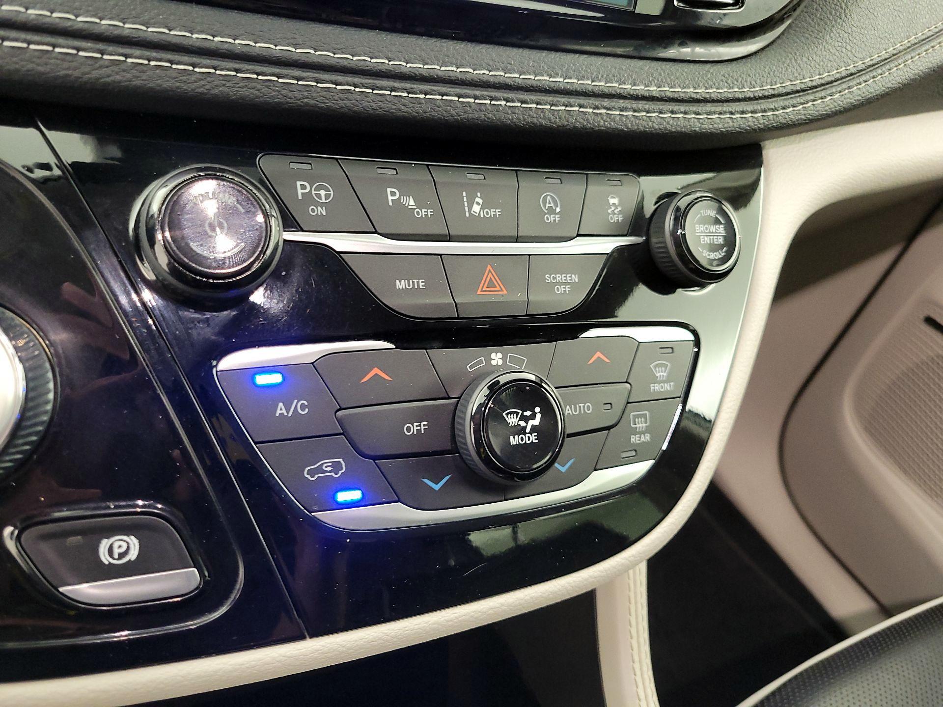 Thumbnail: 2021 Chrysler Pacifica - 17
