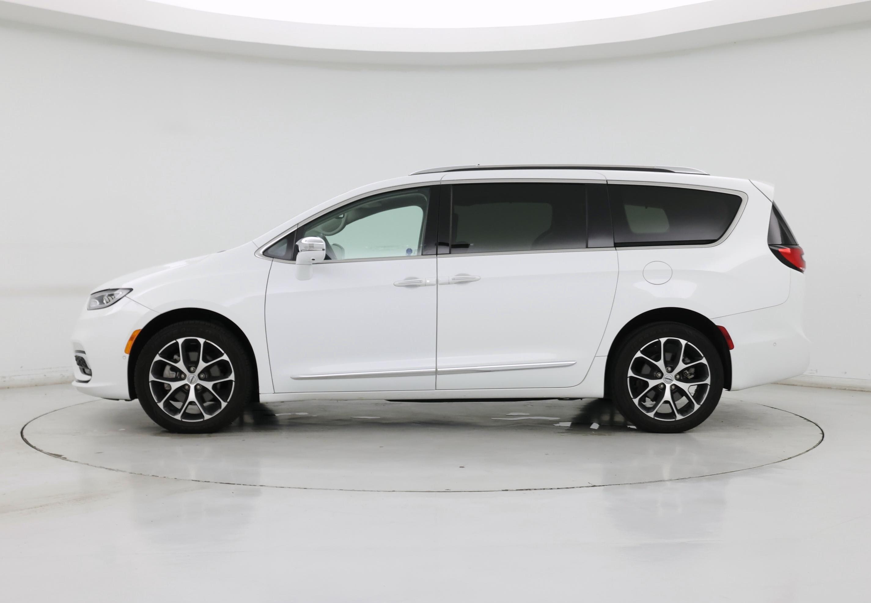 Thumbnail: 2021 Chrysler Pacifica - 3