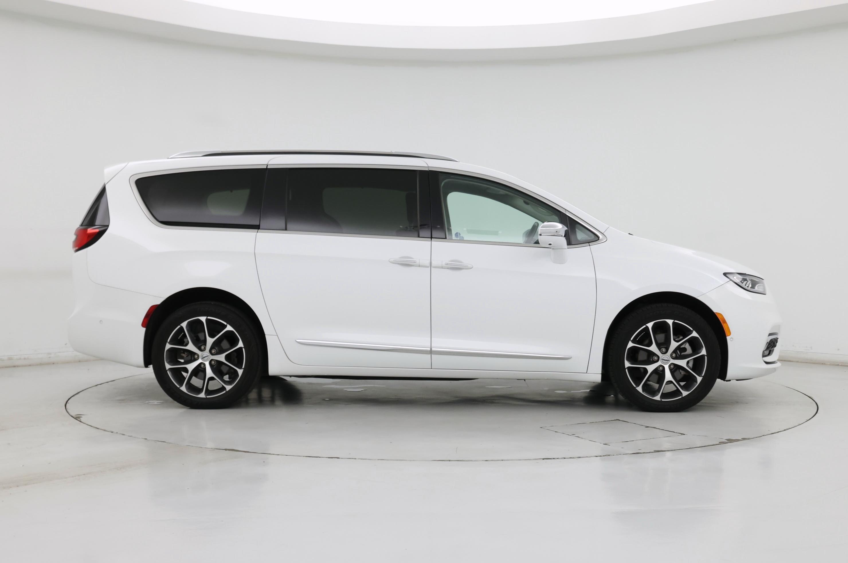 Thumbnail: 2021 Chrysler Pacifica - 7