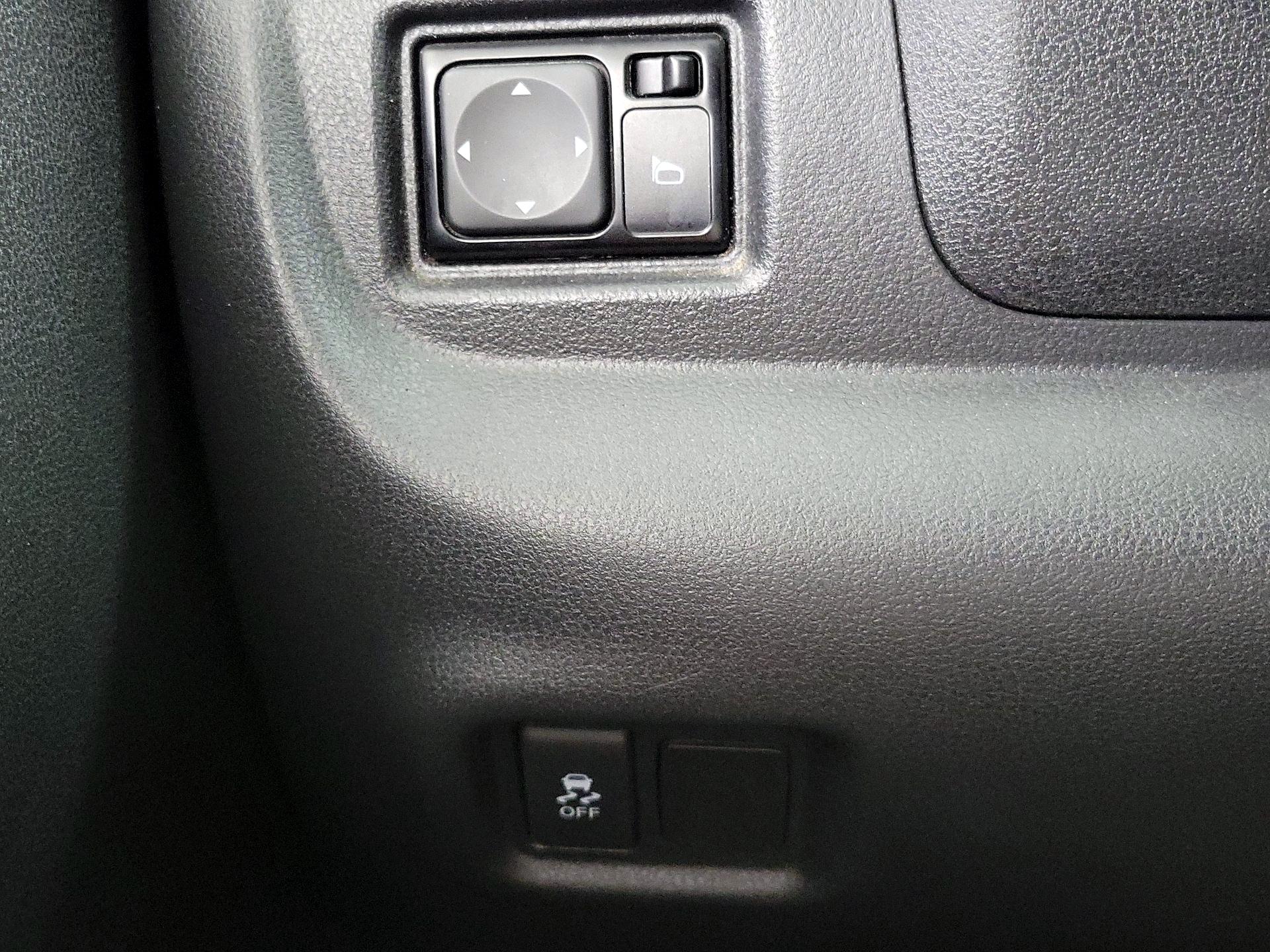 Thumbnail: 2017 Nissan Versa Note - 13