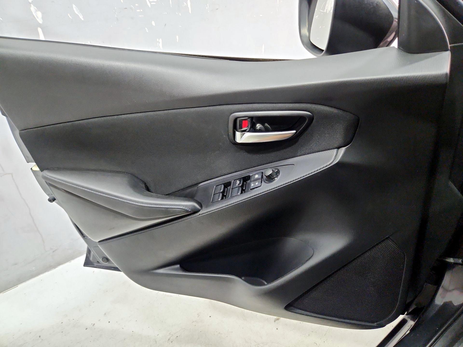 Thumbnail: 2018 Toyota Yaris iA - 12