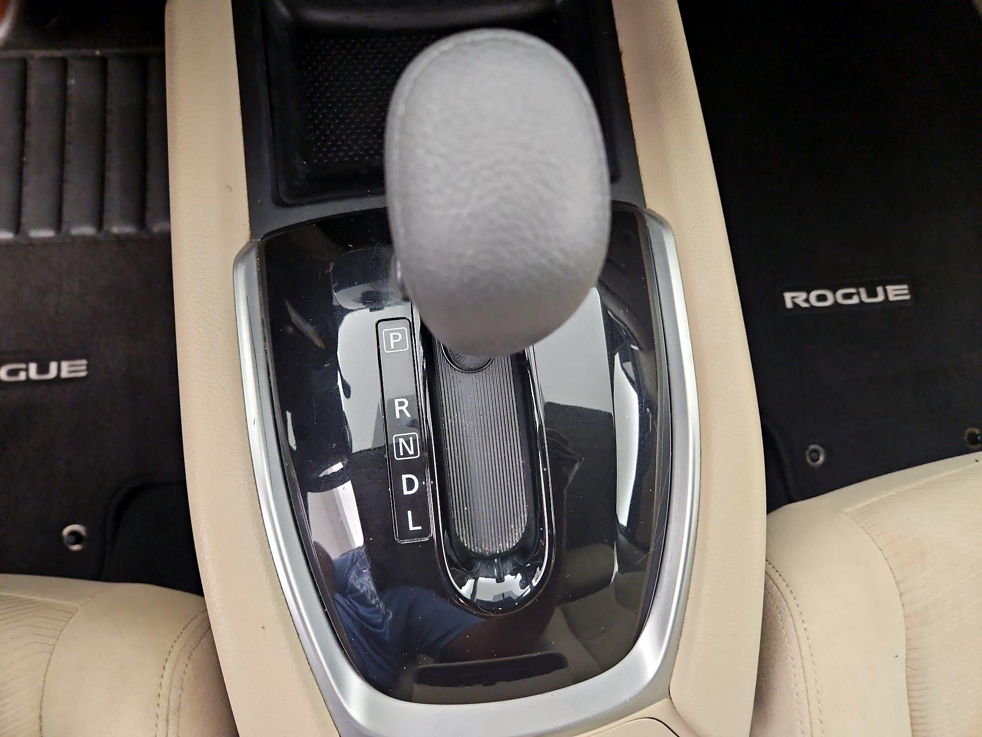 Thumbnail: 2016 Nissan Rogue - 15