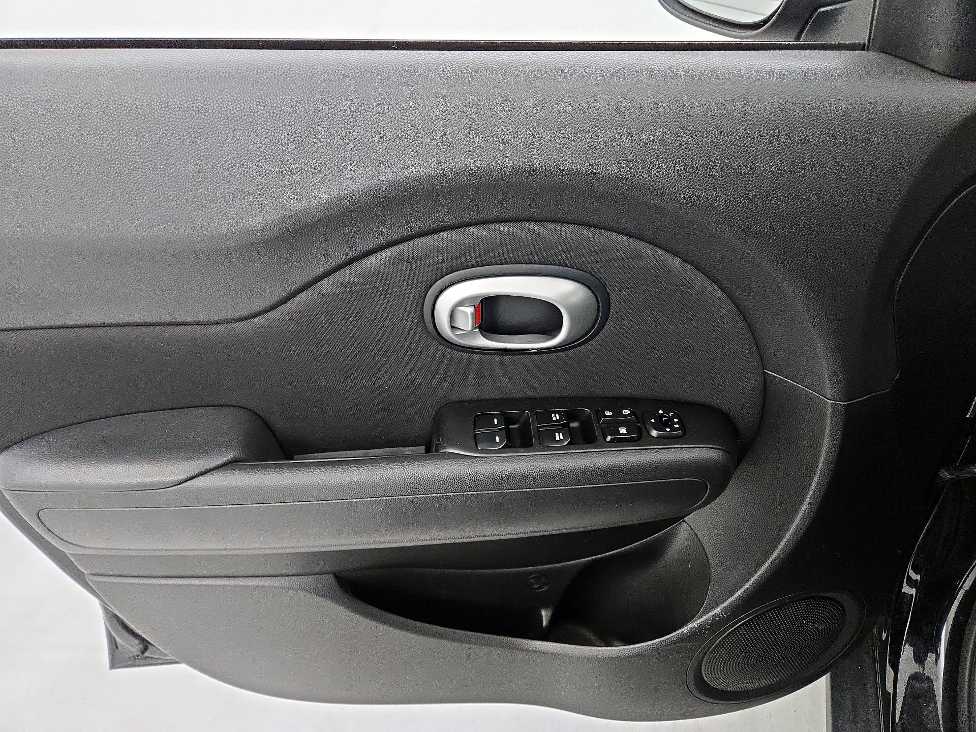 Thumbnail: 2015 Kia Soul - 12
