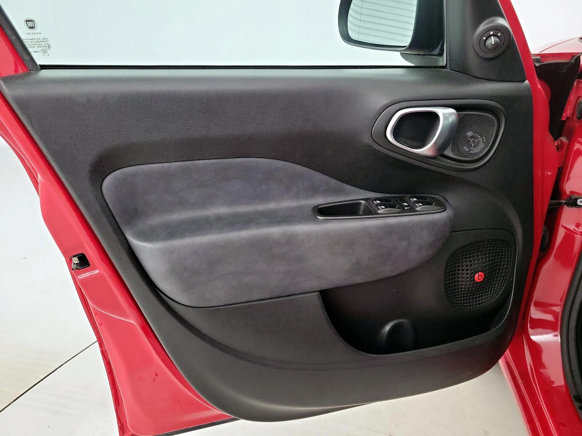 Thumbnail: 2017 Fiat 500L - 12