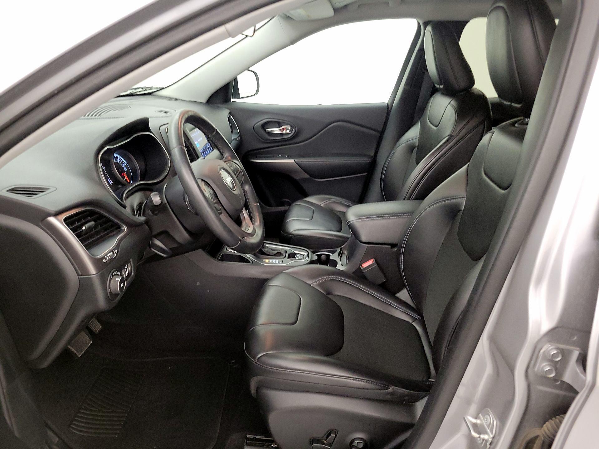 Thumbnail: 2019 Jeep Cherokee - 11