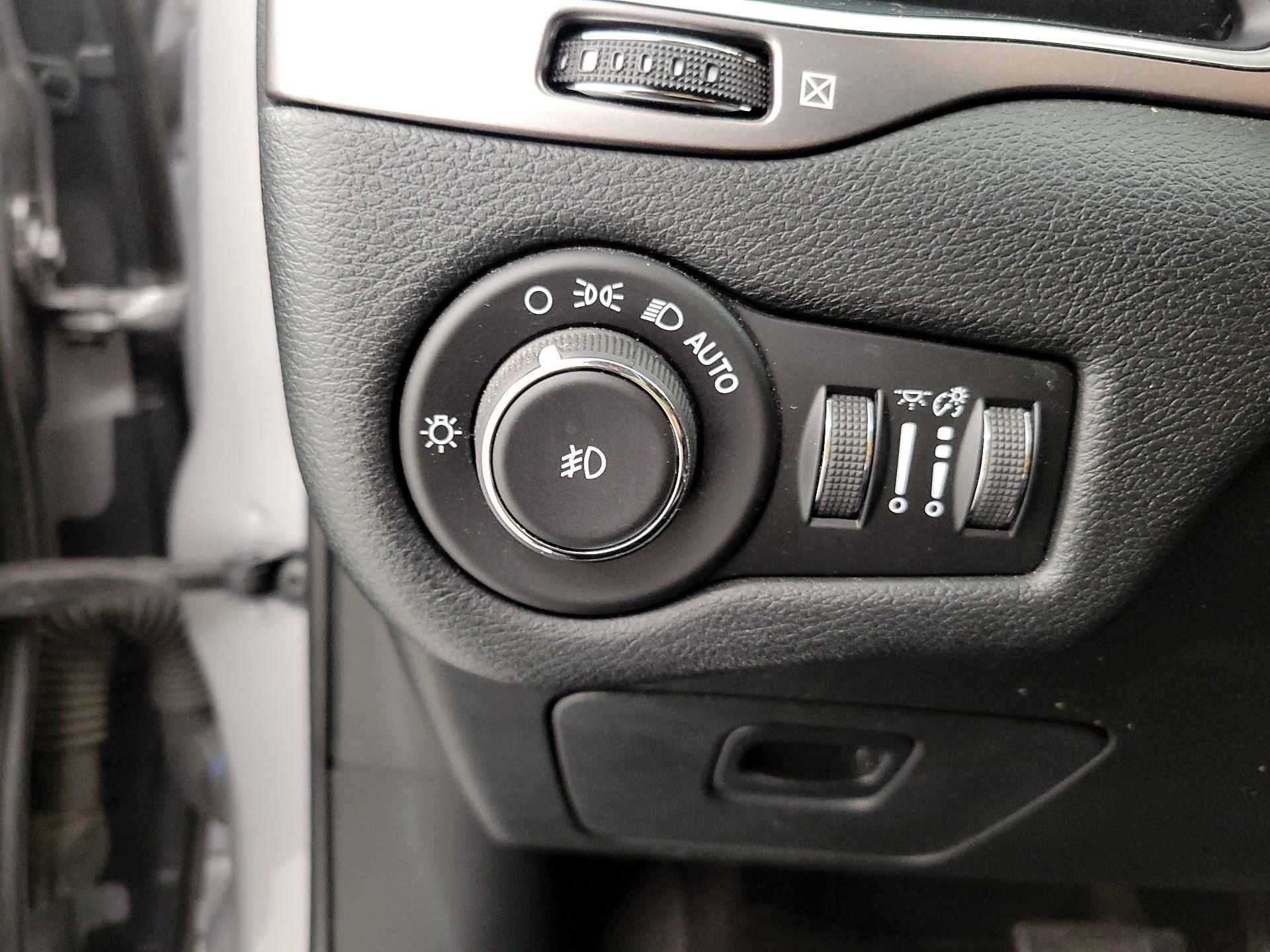 Thumbnail: 2019 Jeep Cherokee - 13