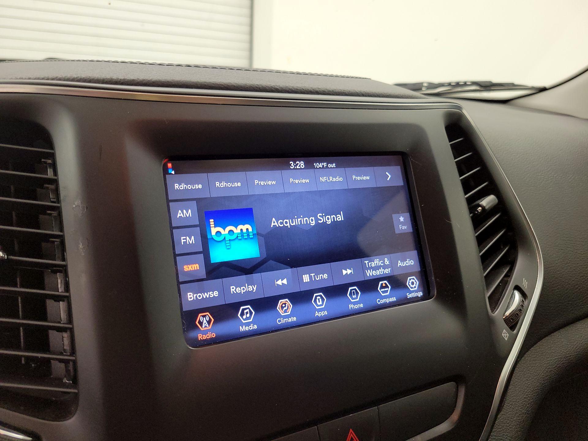Thumbnail: 2019 Jeep Cherokee - 15