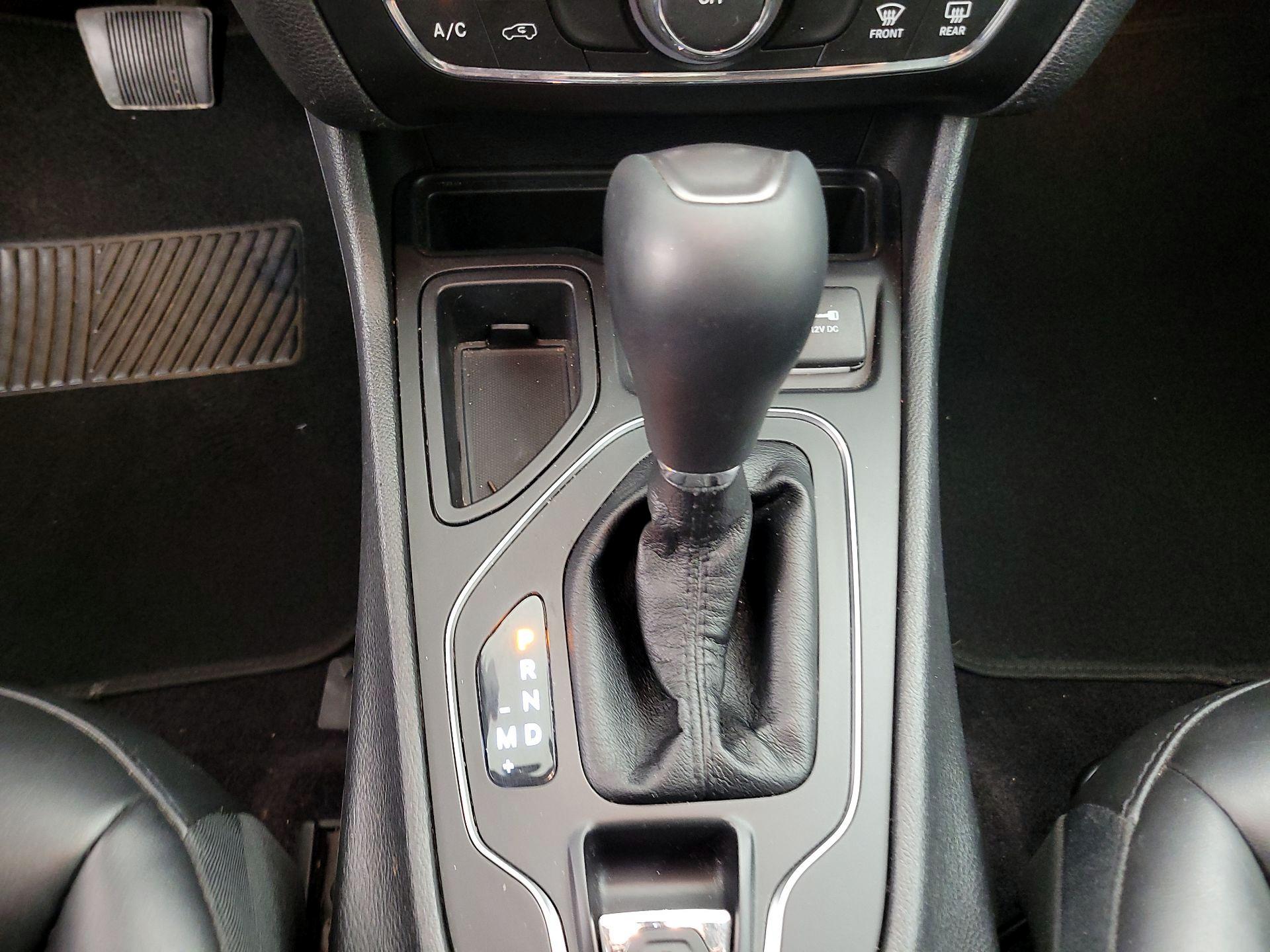 Thumbnail: 2019 Jeep Cherokee - 17
