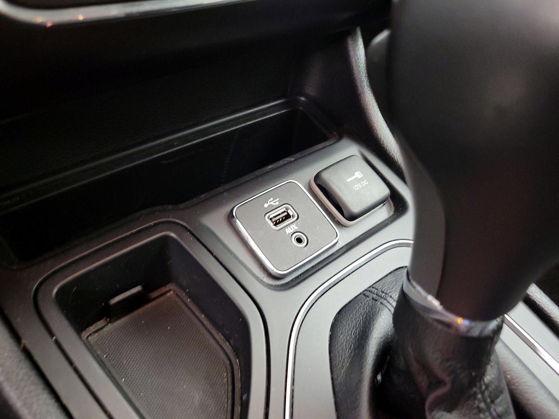 Thumbnail: 2019 Jeep Cherokee - 18