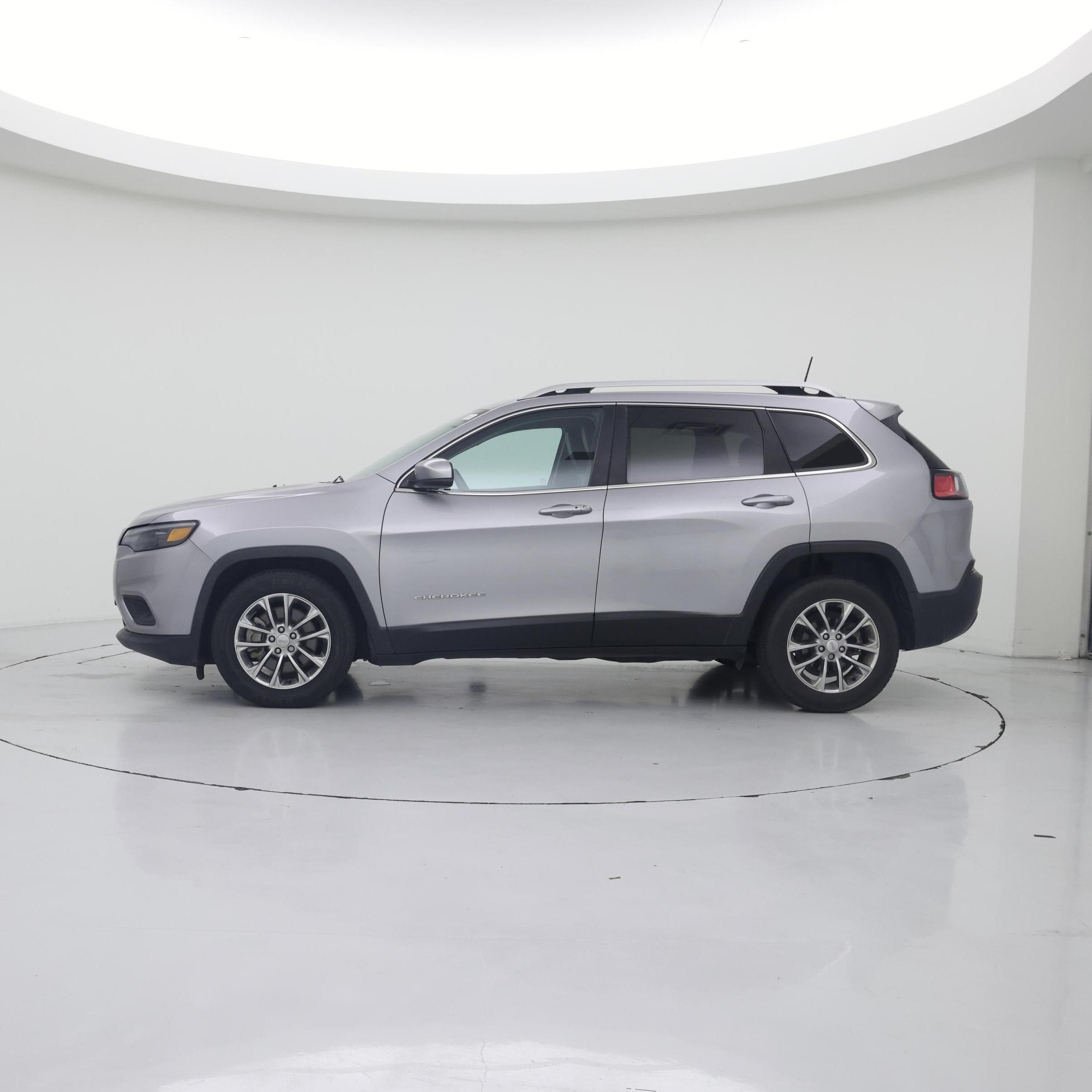 Thumbnail: 2019 Jeep Cherokee - 3
