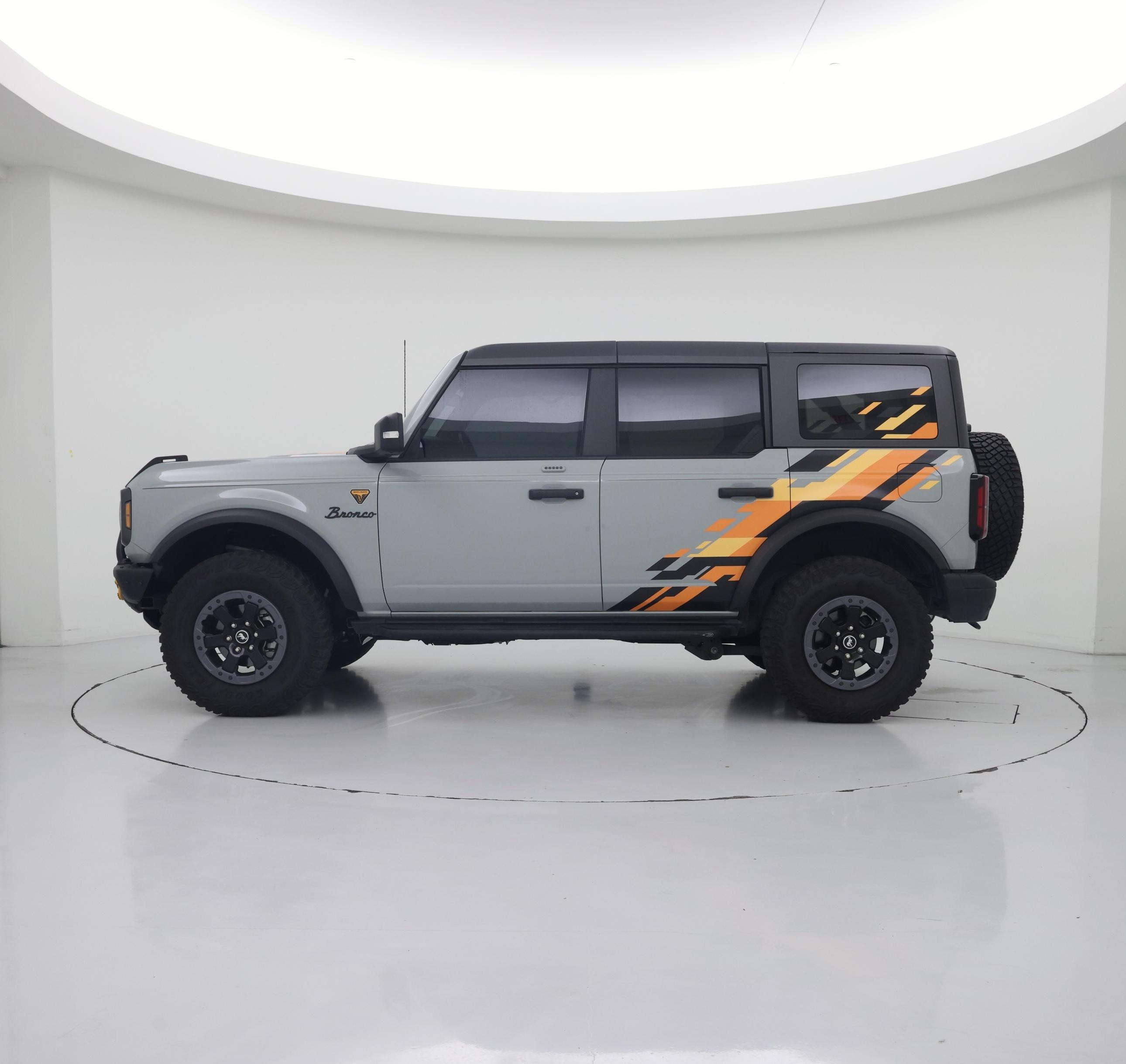 Thumbnail: 2022 Ford Bronco - 3