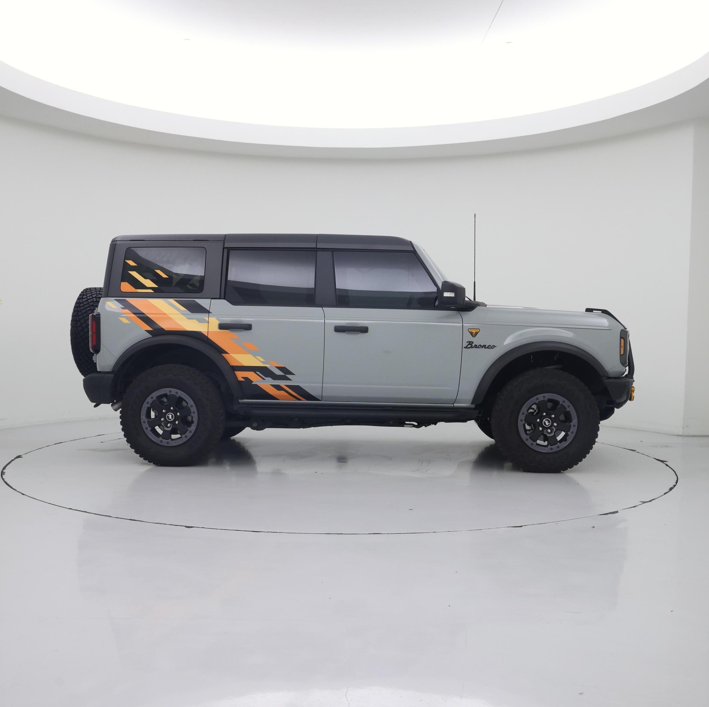 Thumbnail: 2022 Ford Bronco - 7