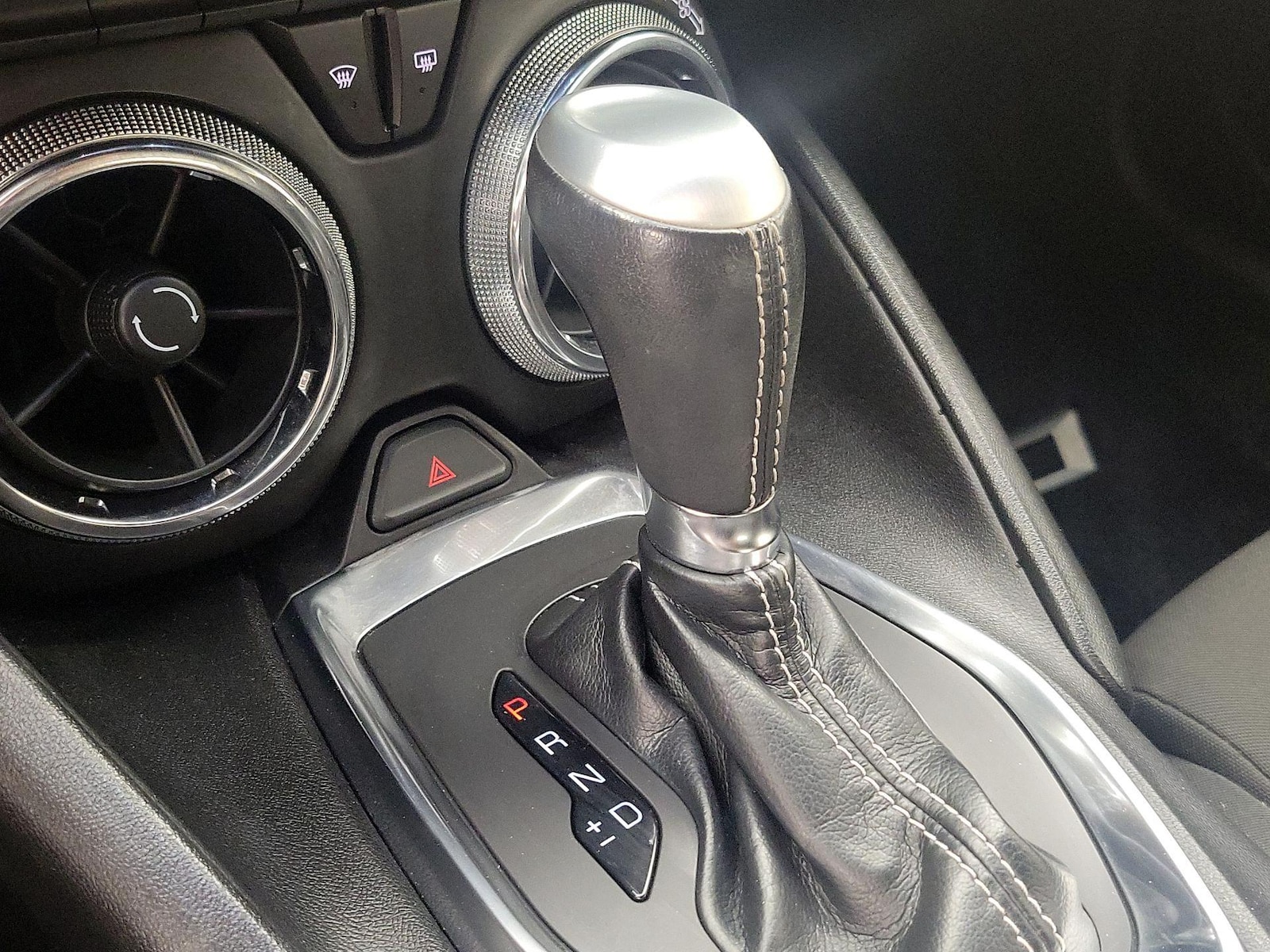 2019 Chevrolet Camaro 1LT - Photo 17