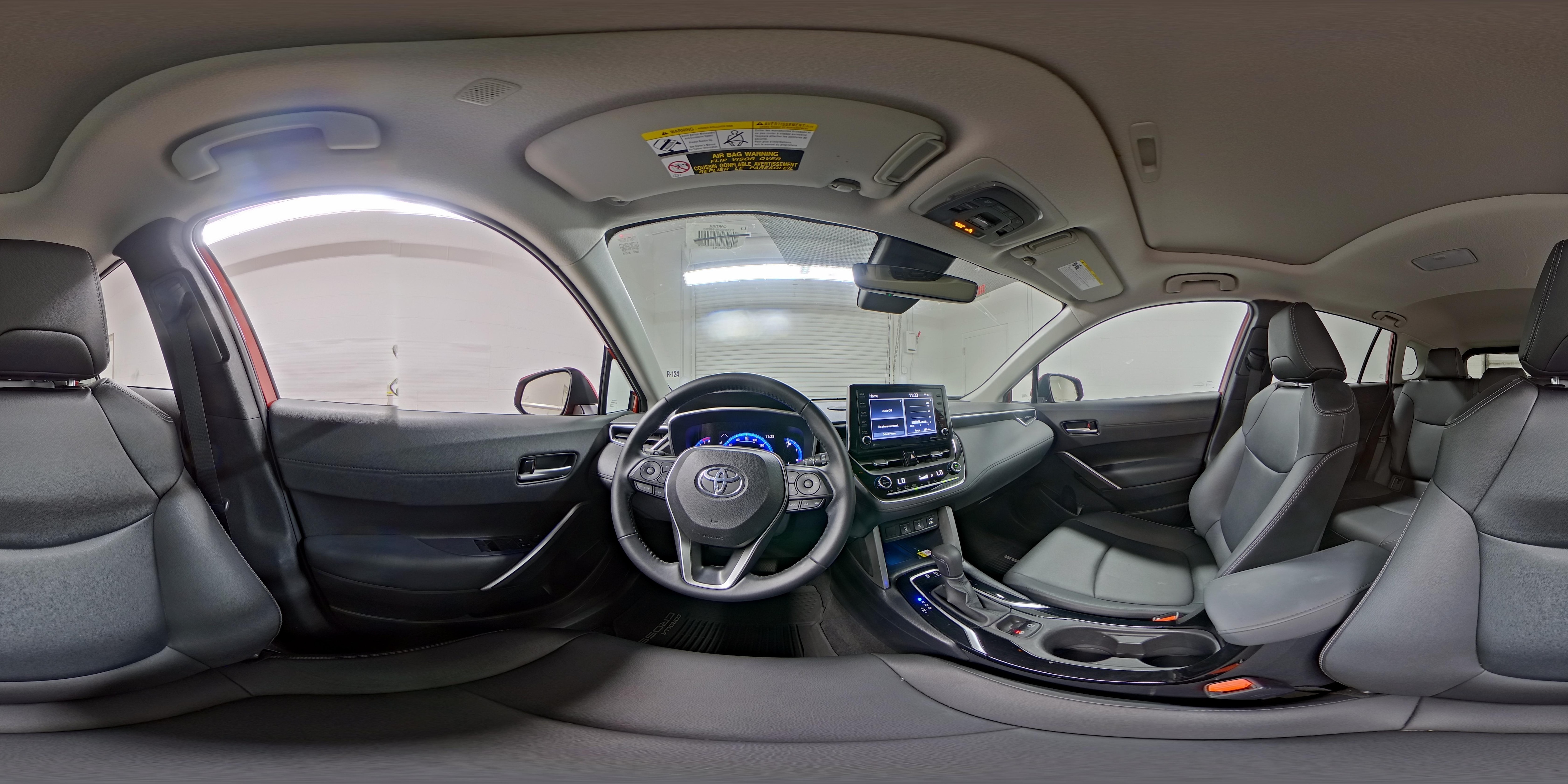 2022 Toyota Corolla Cross XLE - Photo 28