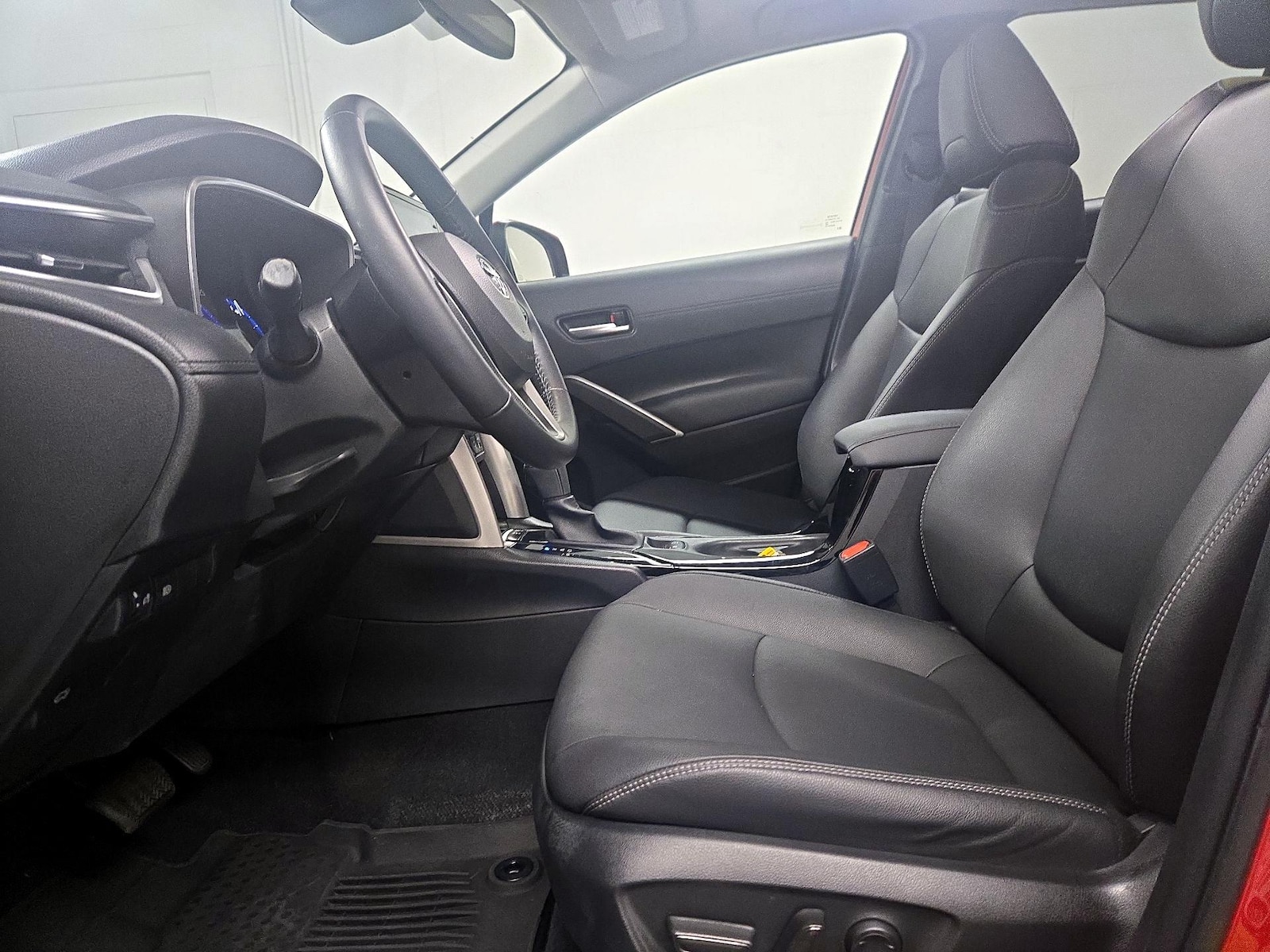 2022 Toyota Corolla Cross XLE - Photo 12