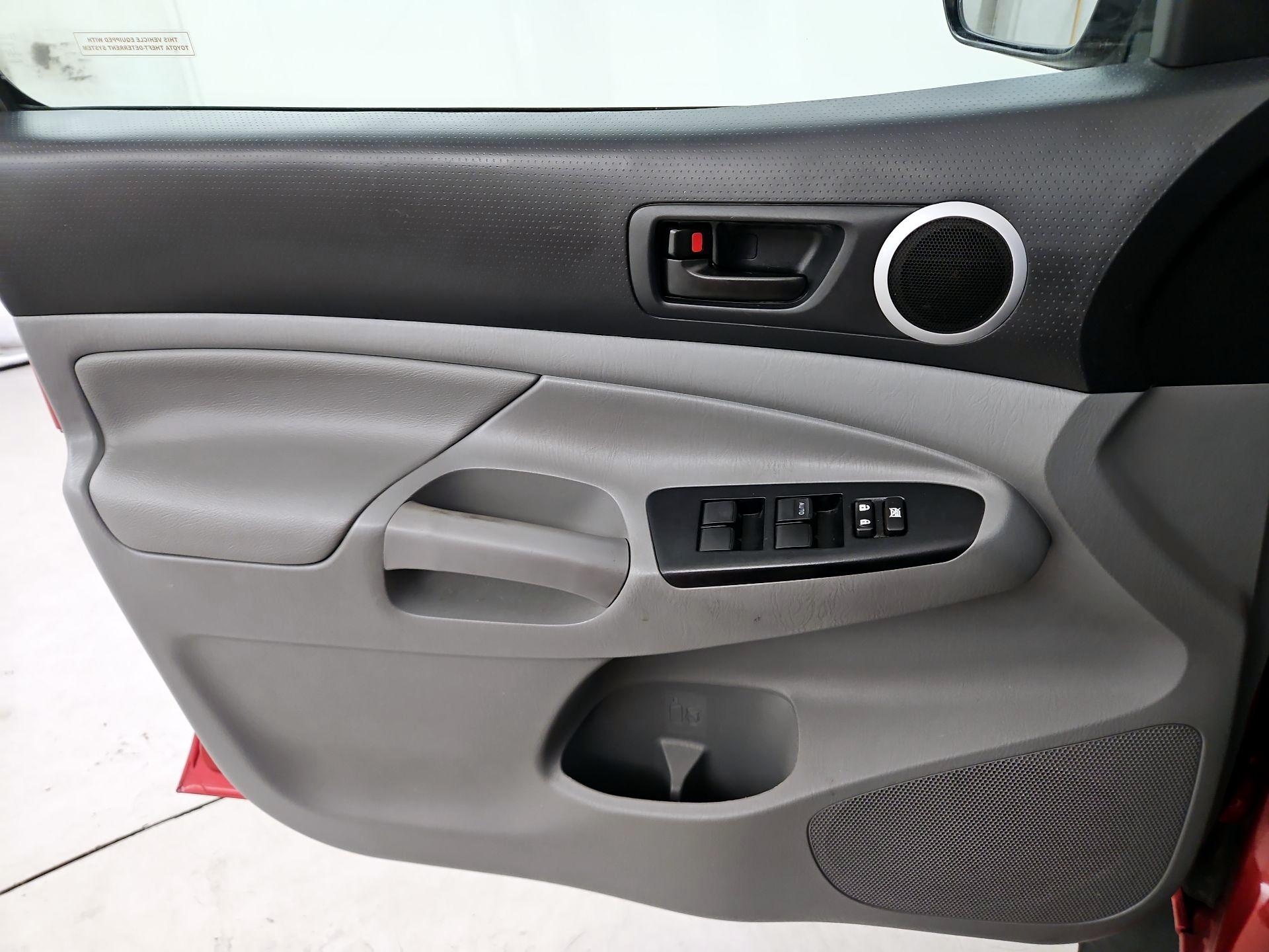 Thumbnail: 2014 Toyota Tacoma - 12