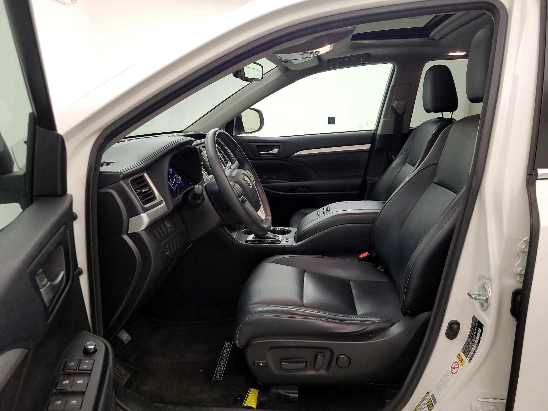 Thumbnail: 2015 Toyota Highlander - 11