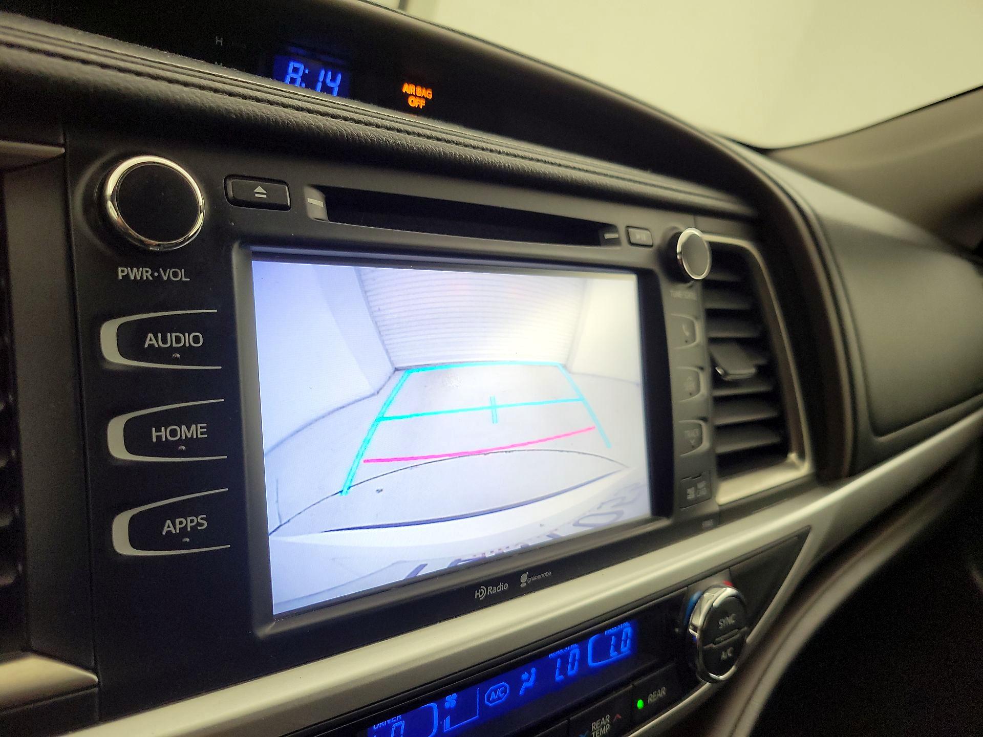 Thumbnail: 2015 Toyota Highlander - 14