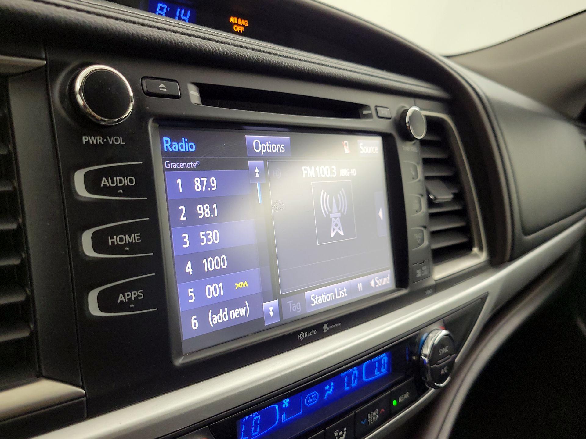 Thumbnail: 2015 Toyota Highlander - 15